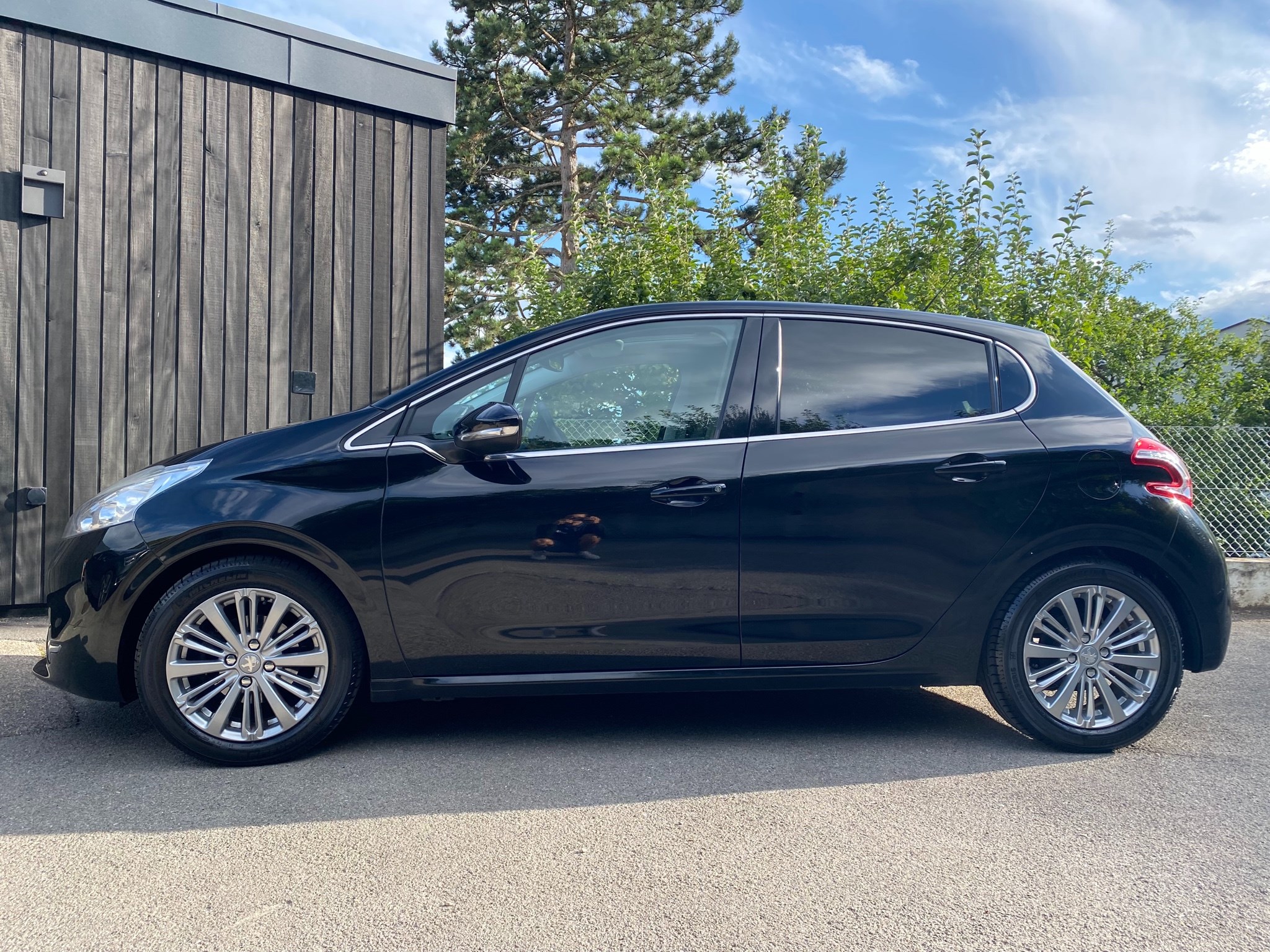 PEUGEOT 208 1.6 e-HDI Allure