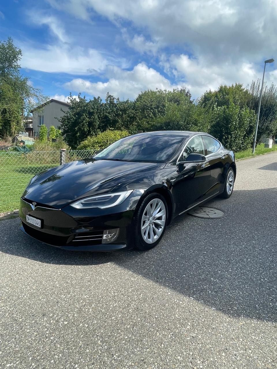 TESLA Model S 75 D