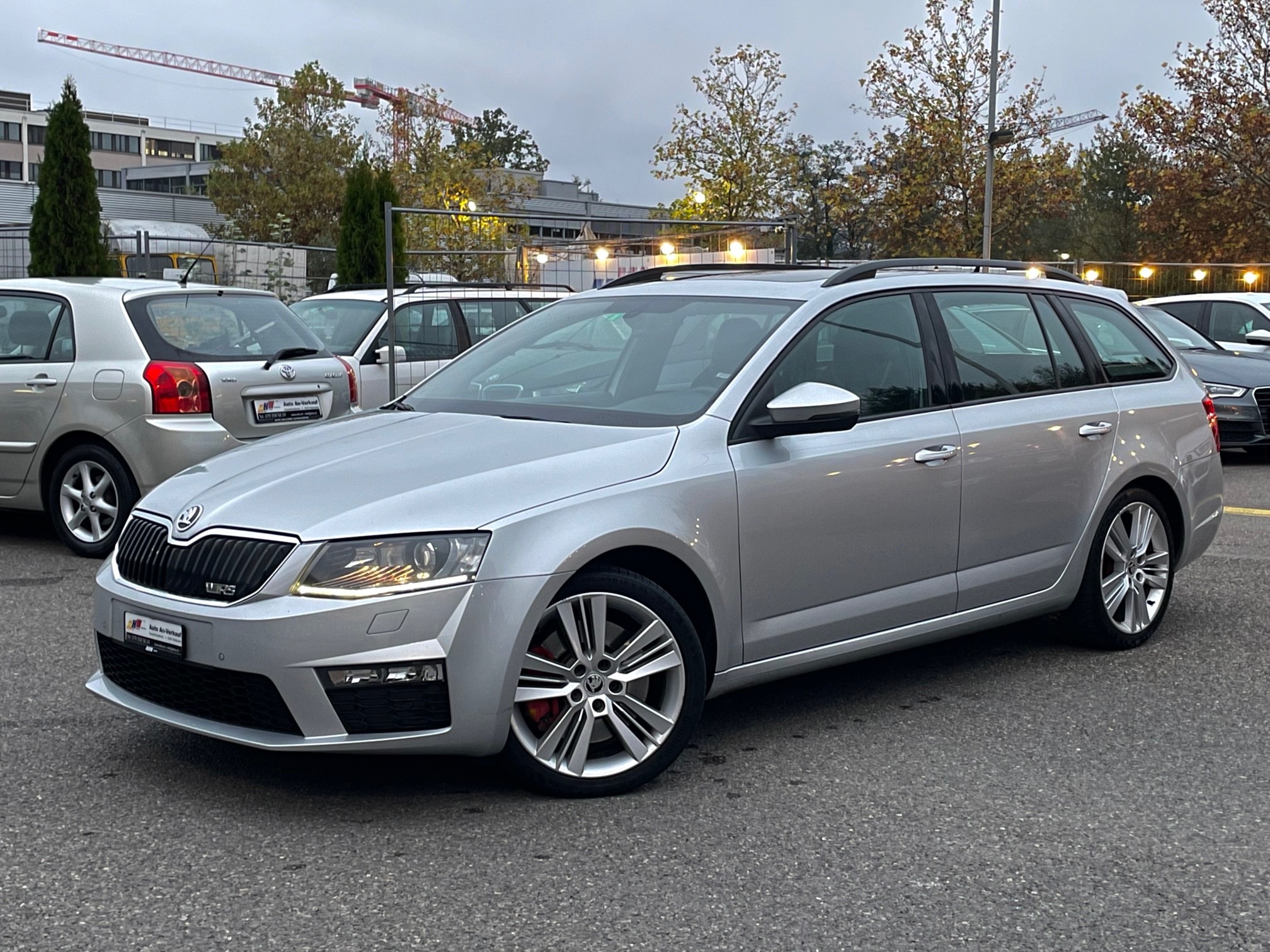 SKODA Octavia Combi 2.0 TDI RS DSG / Frisch ab MFK & Service / 8-fach bereift / AHK 1600kg / 1 Jahr Garantie