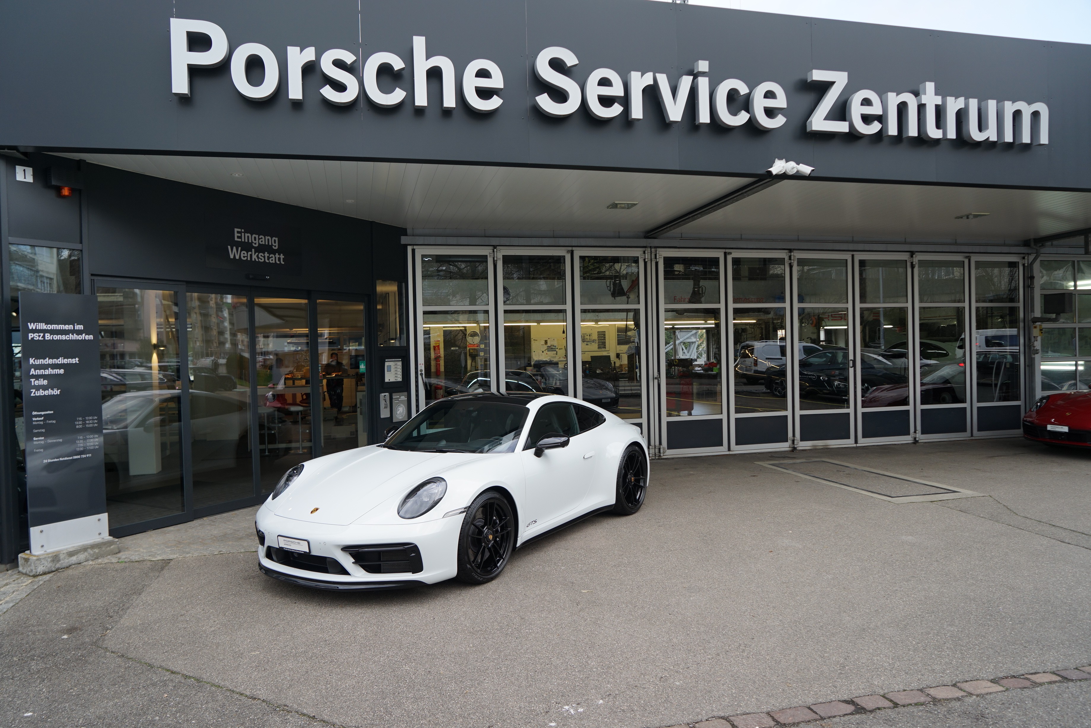 PORSCHE 911 Carrera 4 GTS PDK