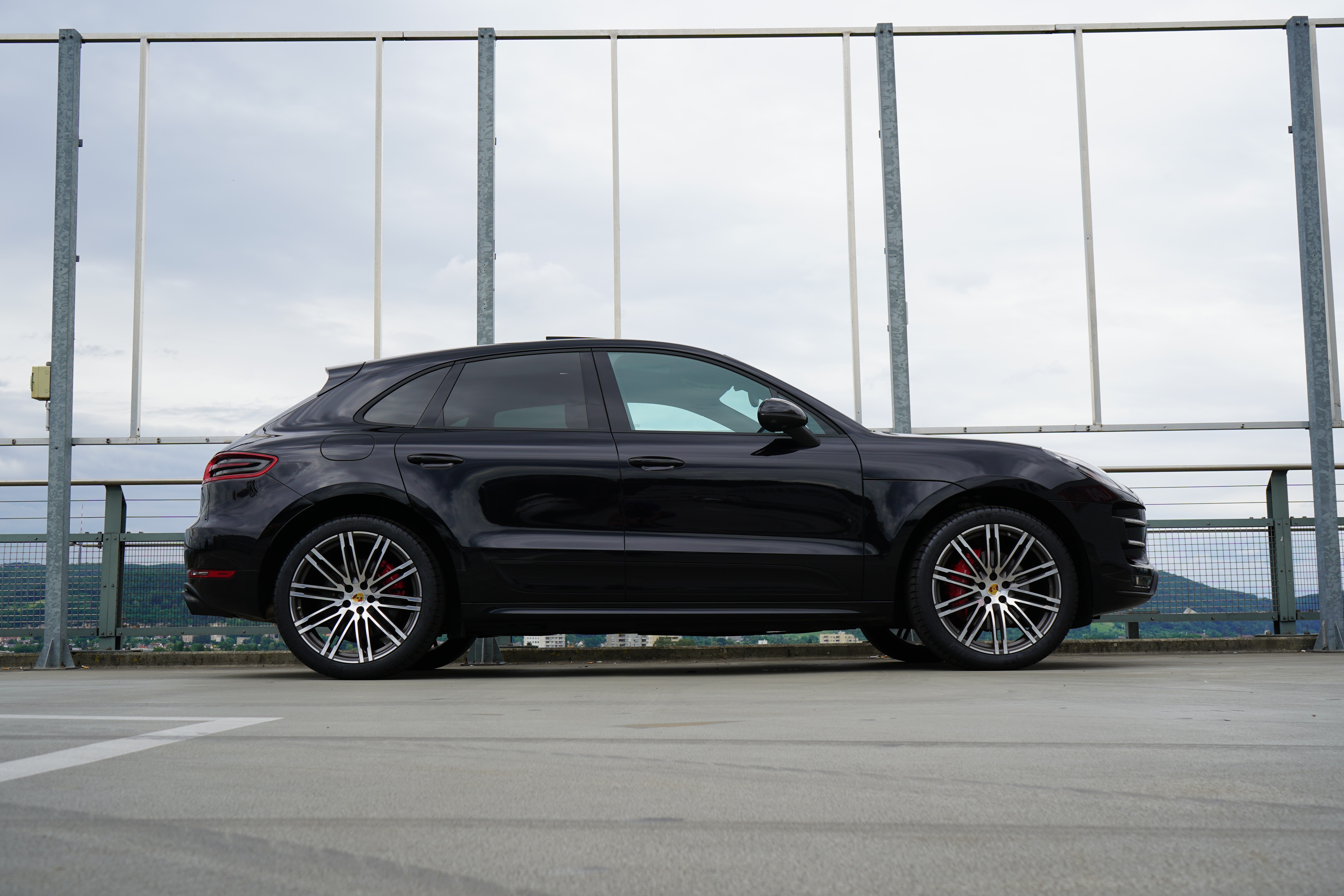 PORSCHE MACAN TURBO PDK BLACK l 400 PS