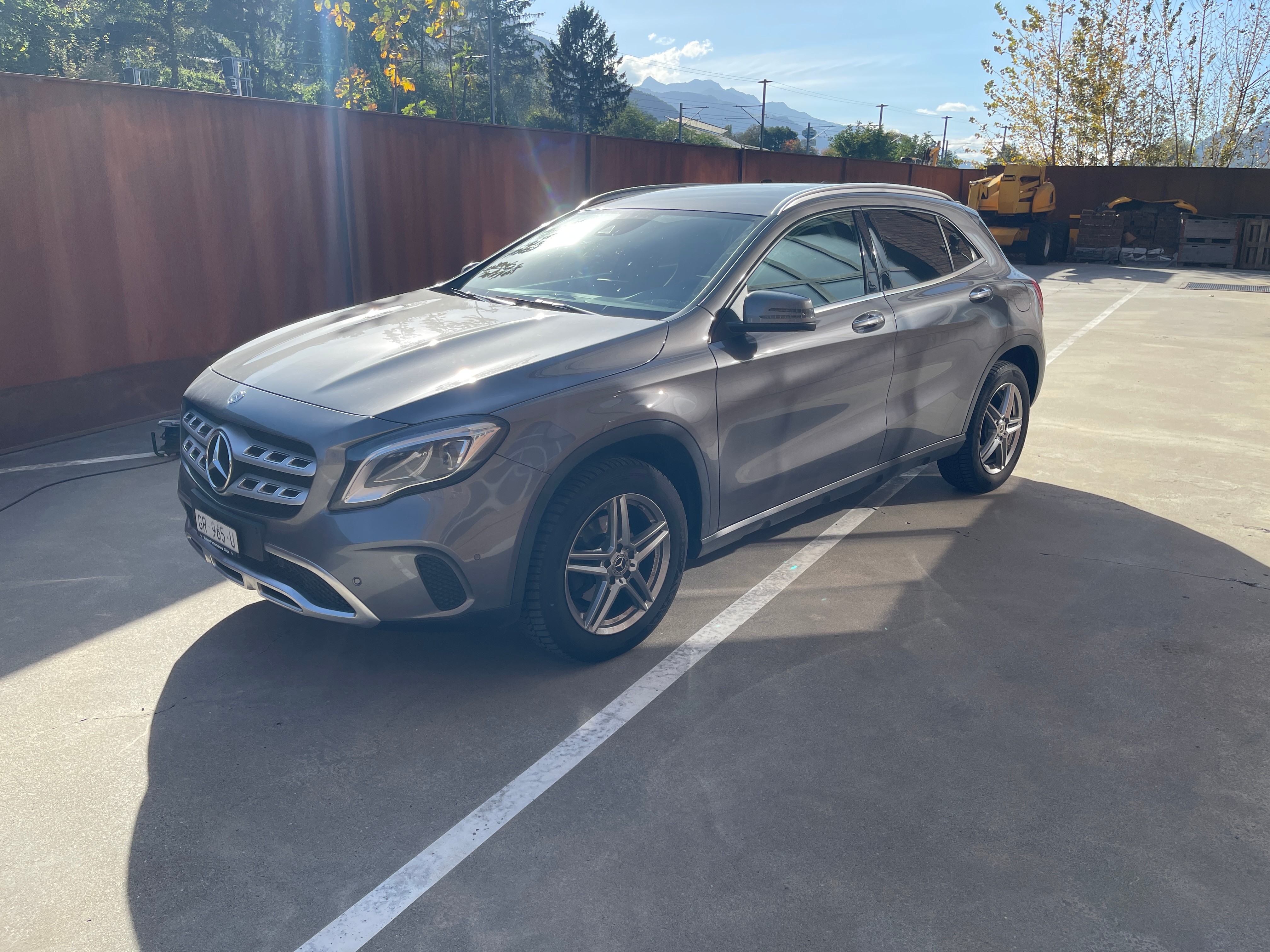 MERCEDES-BENZ GLA 200 d Swiss Star Edition Style 4Matic 7G-DCT