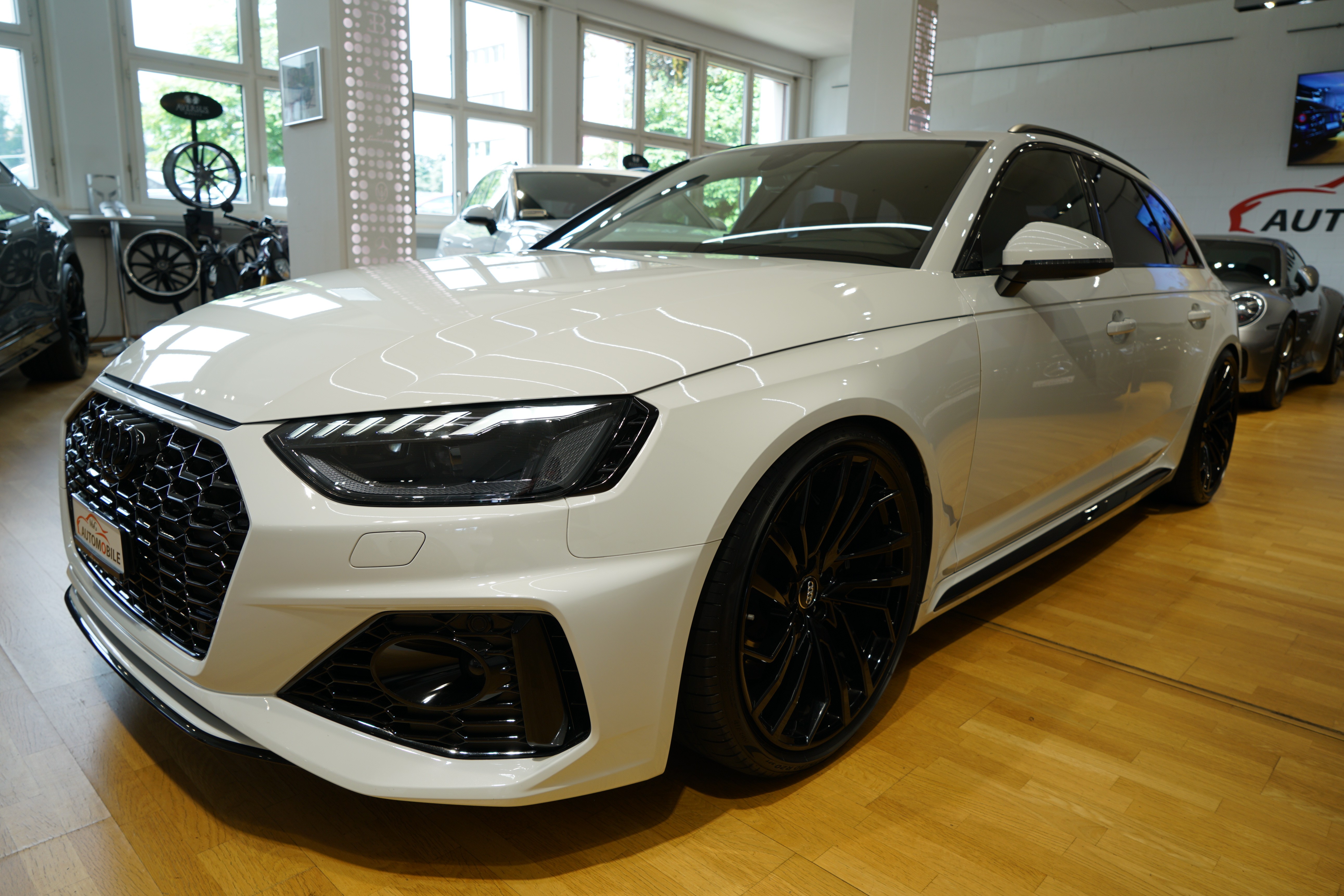 AUDI RS4 Avant quattro tiptronic