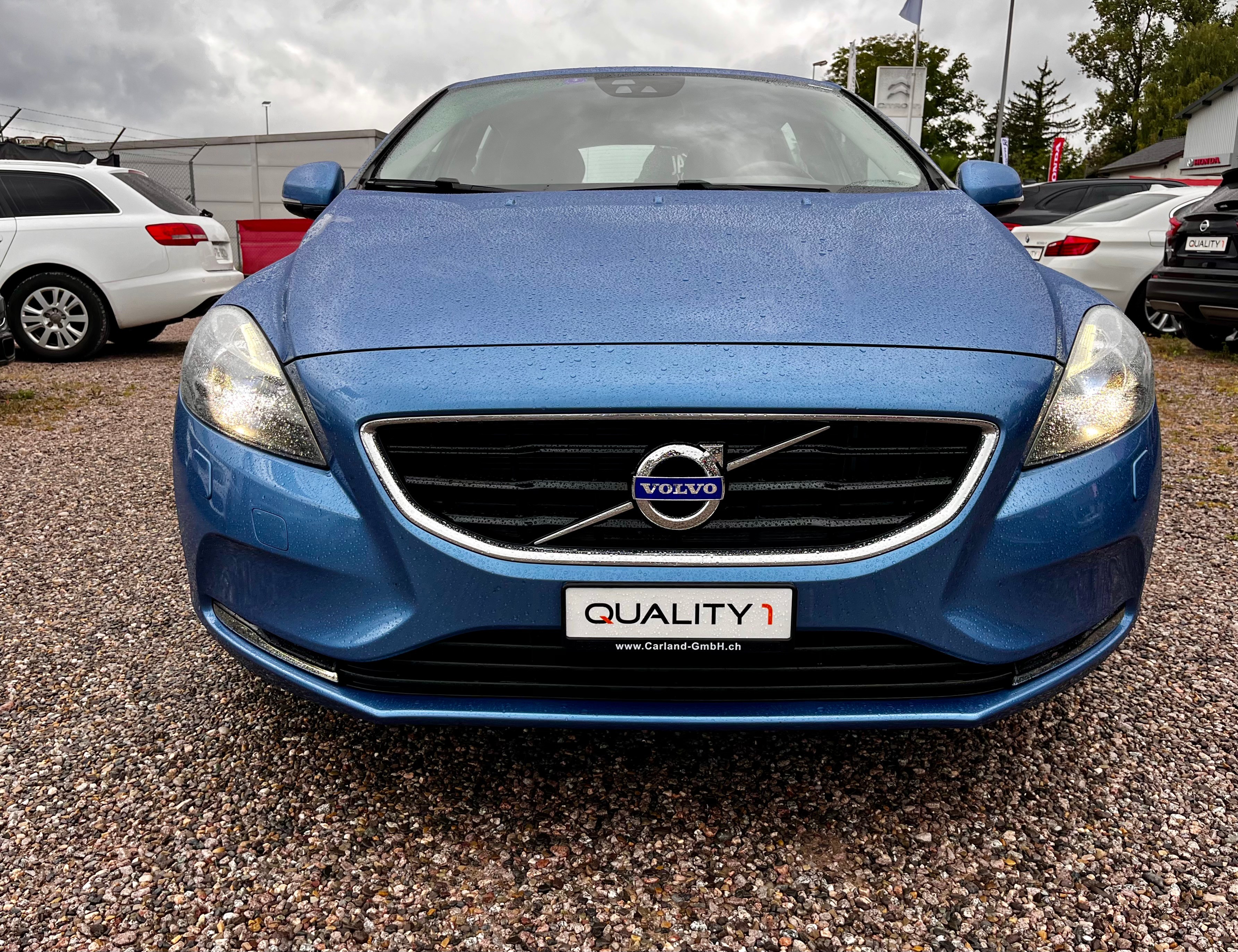 VOLVO V40 T3 Momentum