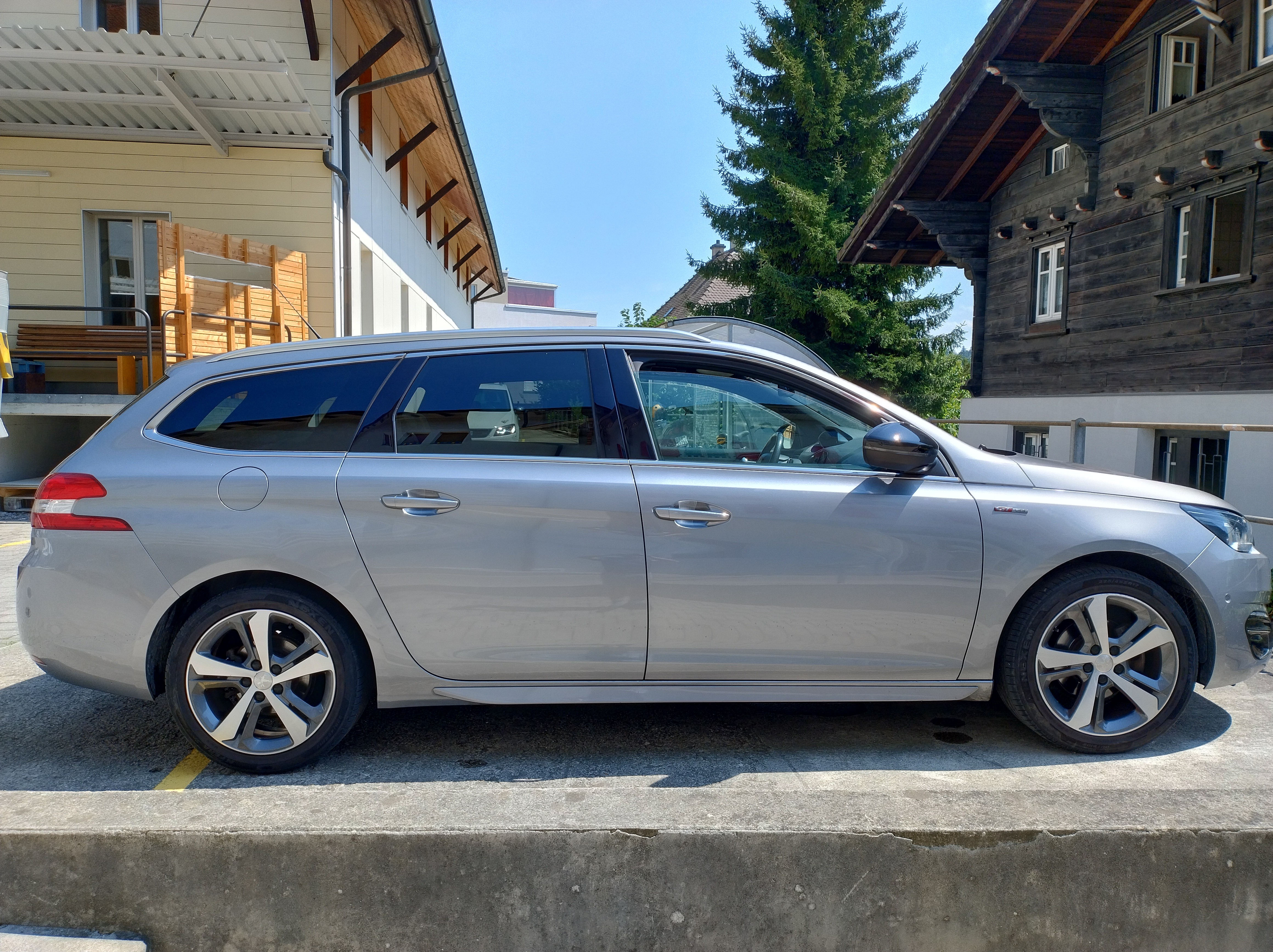 PEUGEOT 308 SW 1.2 THP GT Line Automatic