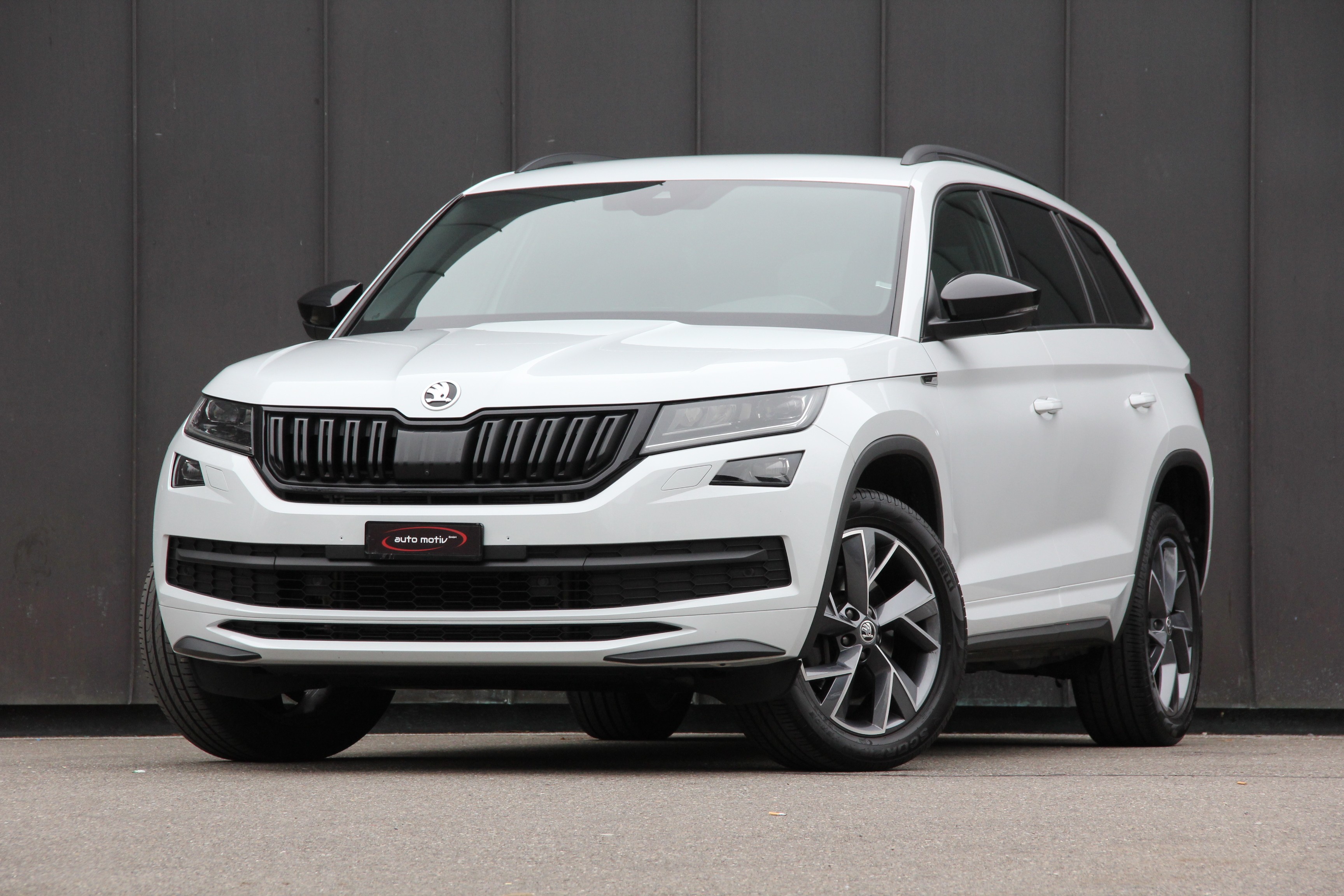 SKODA Kodiaq 2.0 TDI CR SPORT SportLine 4x4 DSG **7-SITZE** **ANHÄNGERKUPPLUNG** 360°KAMERA *LENKRADHEIZUNG*