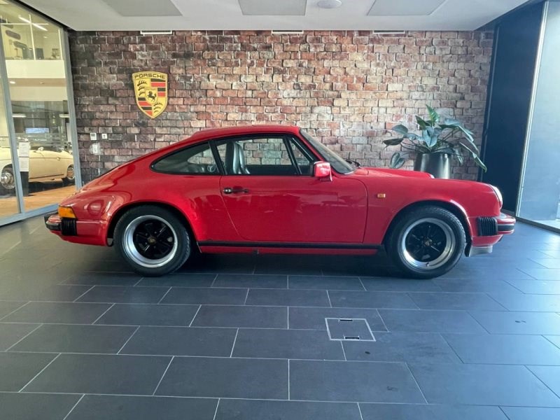 PORSCHE 911 Carrera Coupé