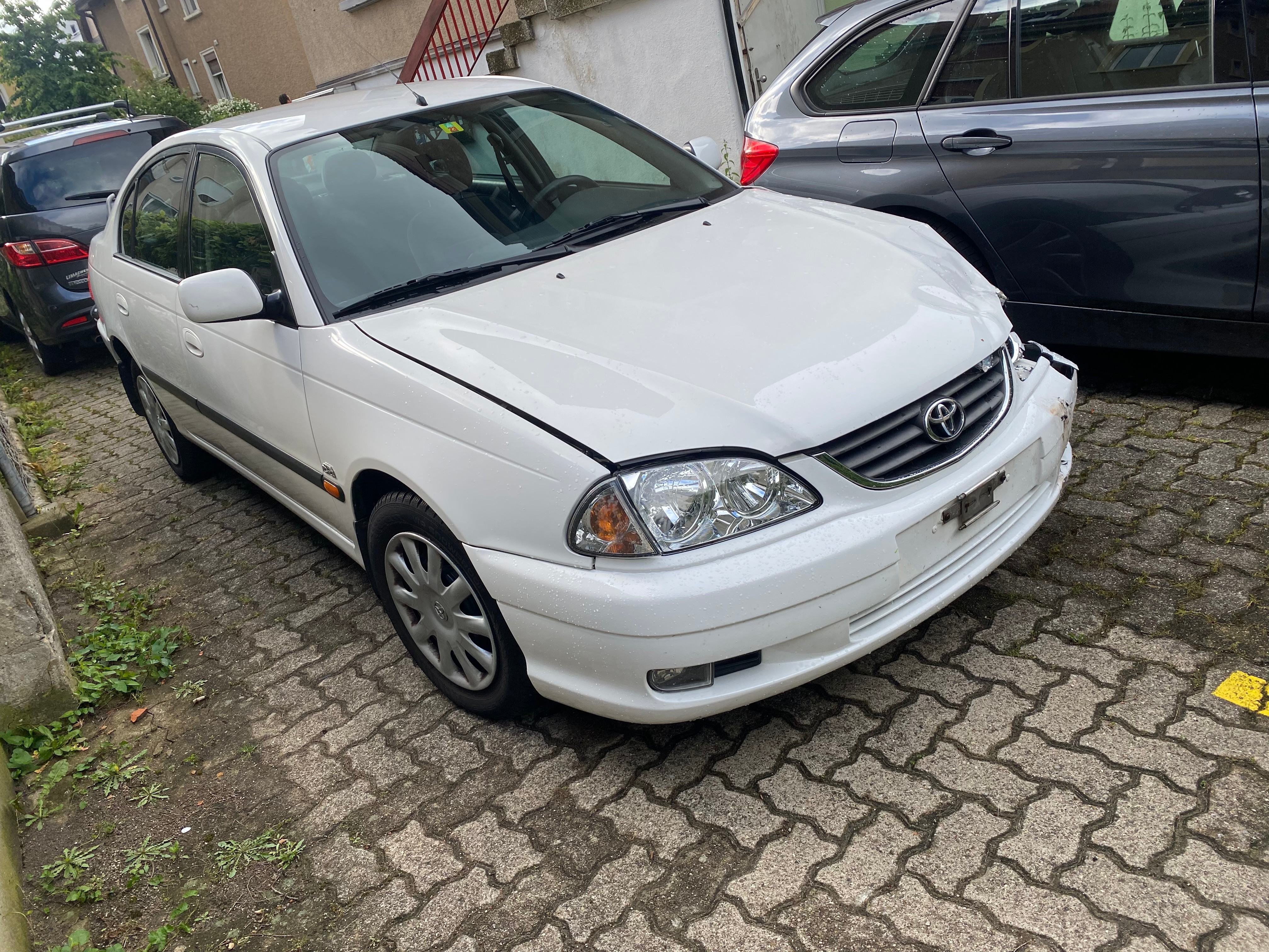 TOYOTA Avensis 2.0 VVT-i Linea Sol Sedan