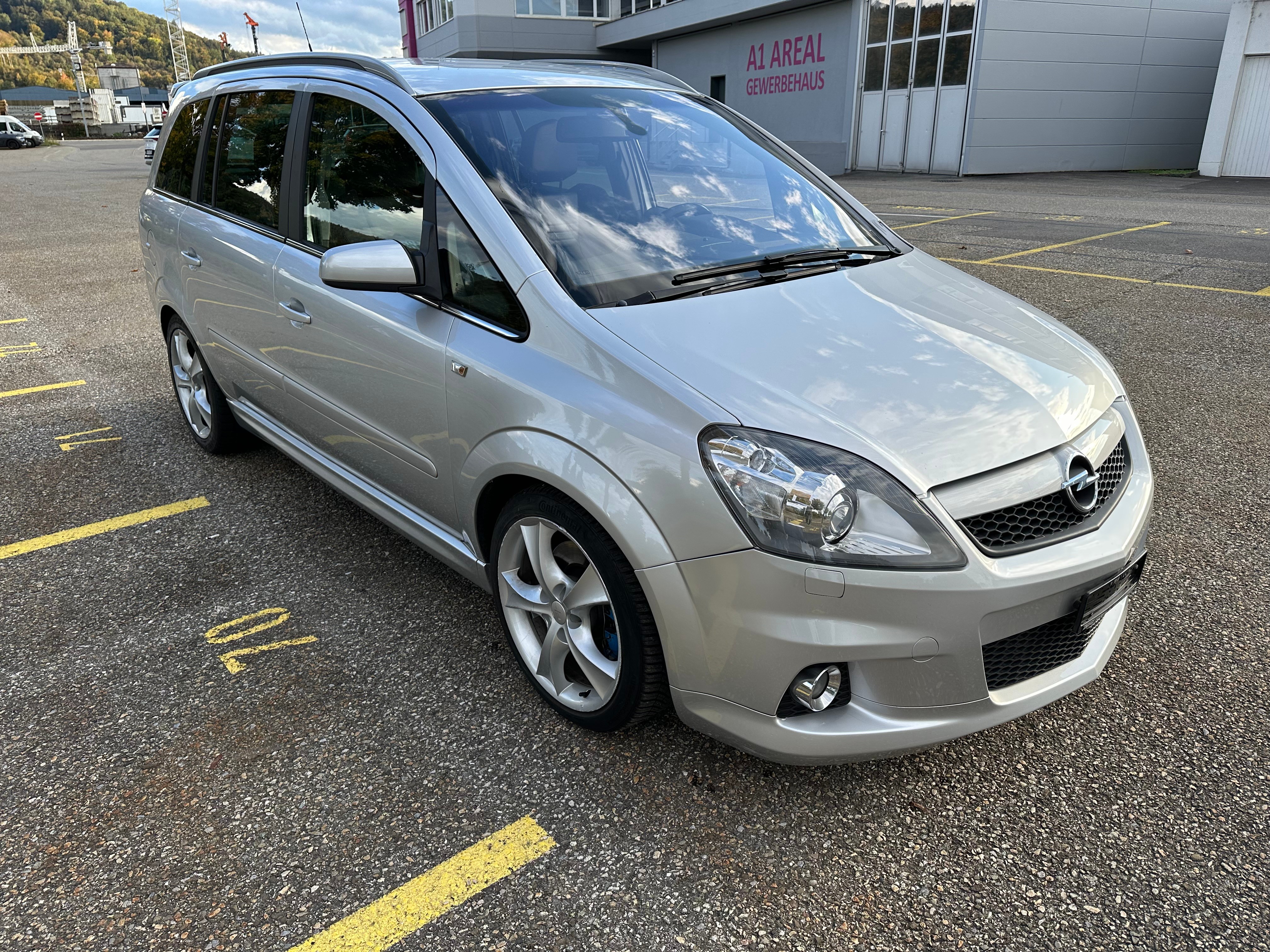 OPEL Zafira 2.0i 16V Turbo OPC