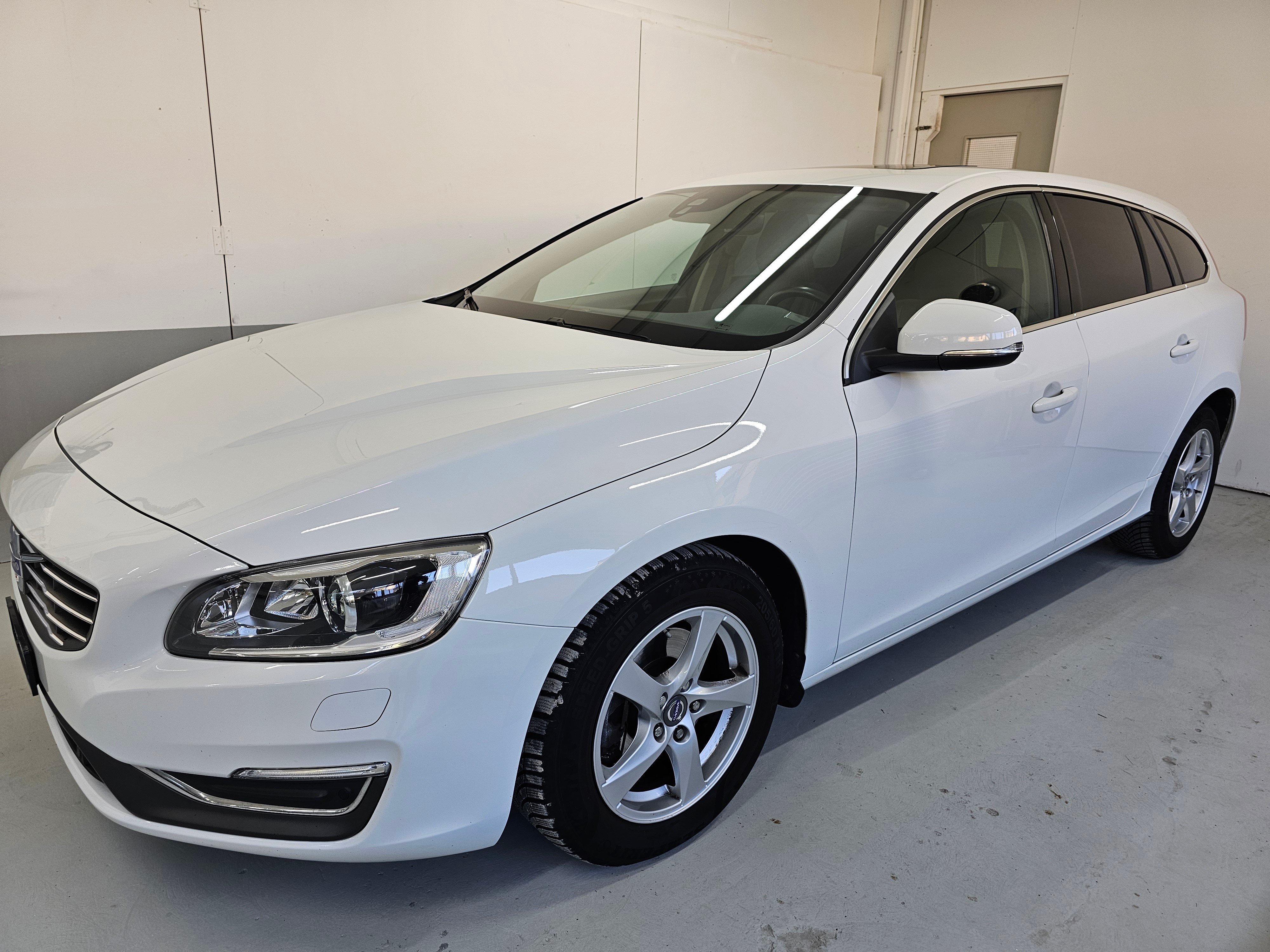 VOLVO V60 D4 Summum Geartronic