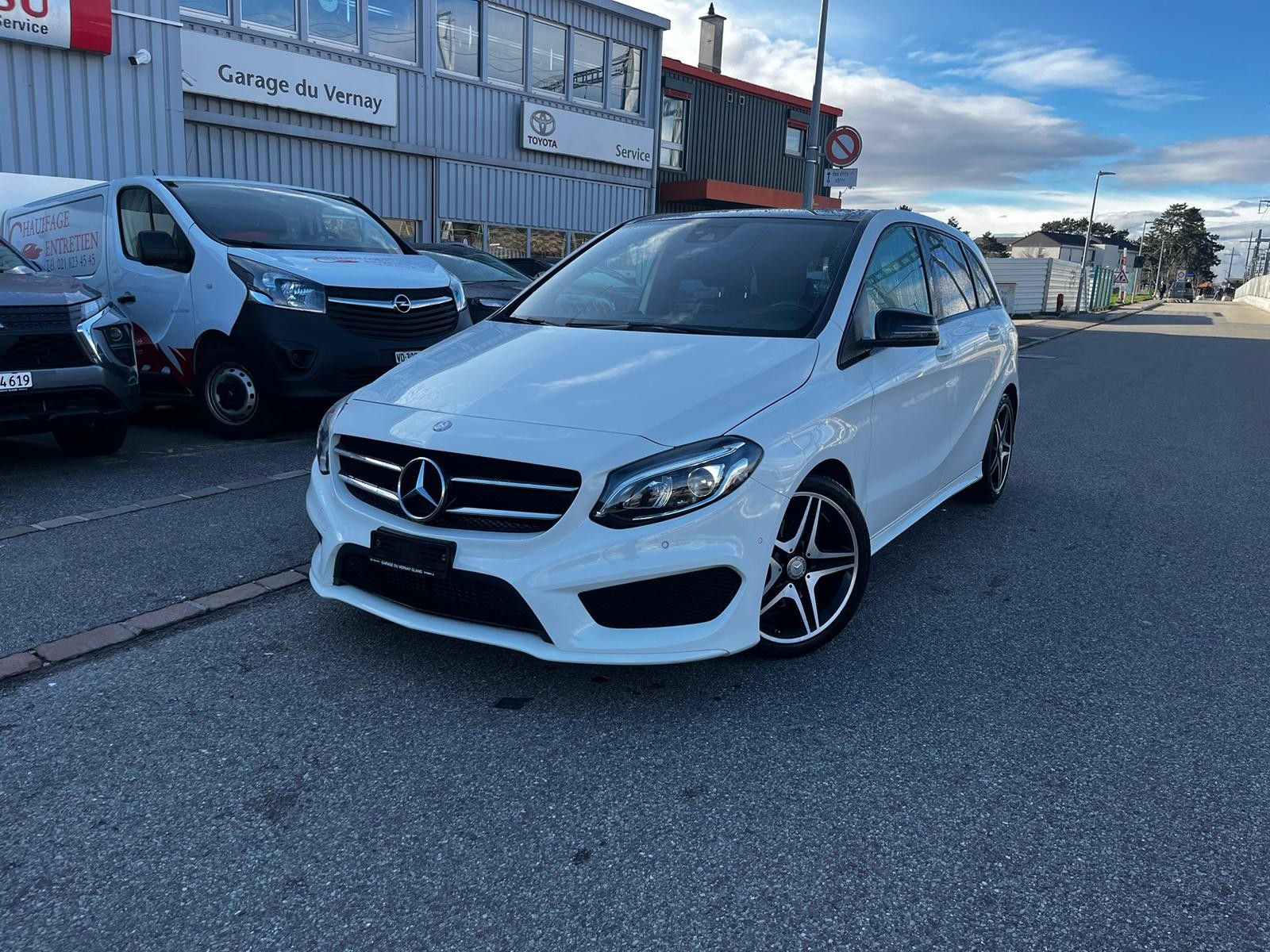 MERCEDES-BENZ B 200 AMG Line 7G-DCT