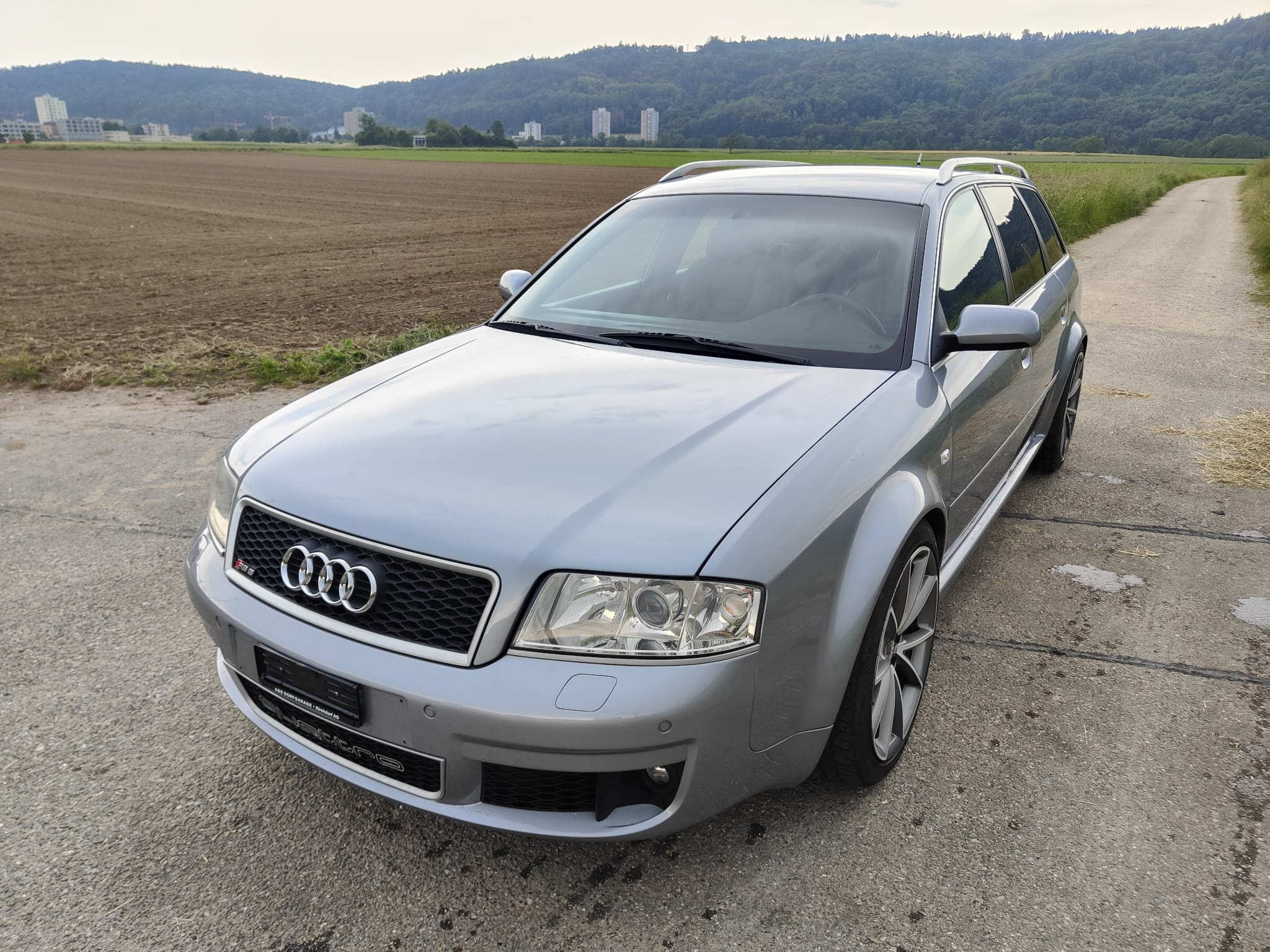 AUDI RS6 Avant quattro tiptronic