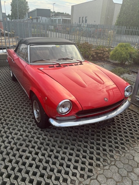 FIAT 124 Spider