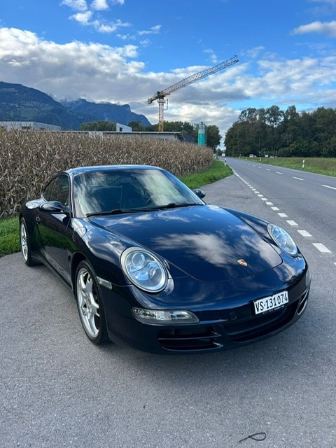 PORSCHE 911 Carrera 4