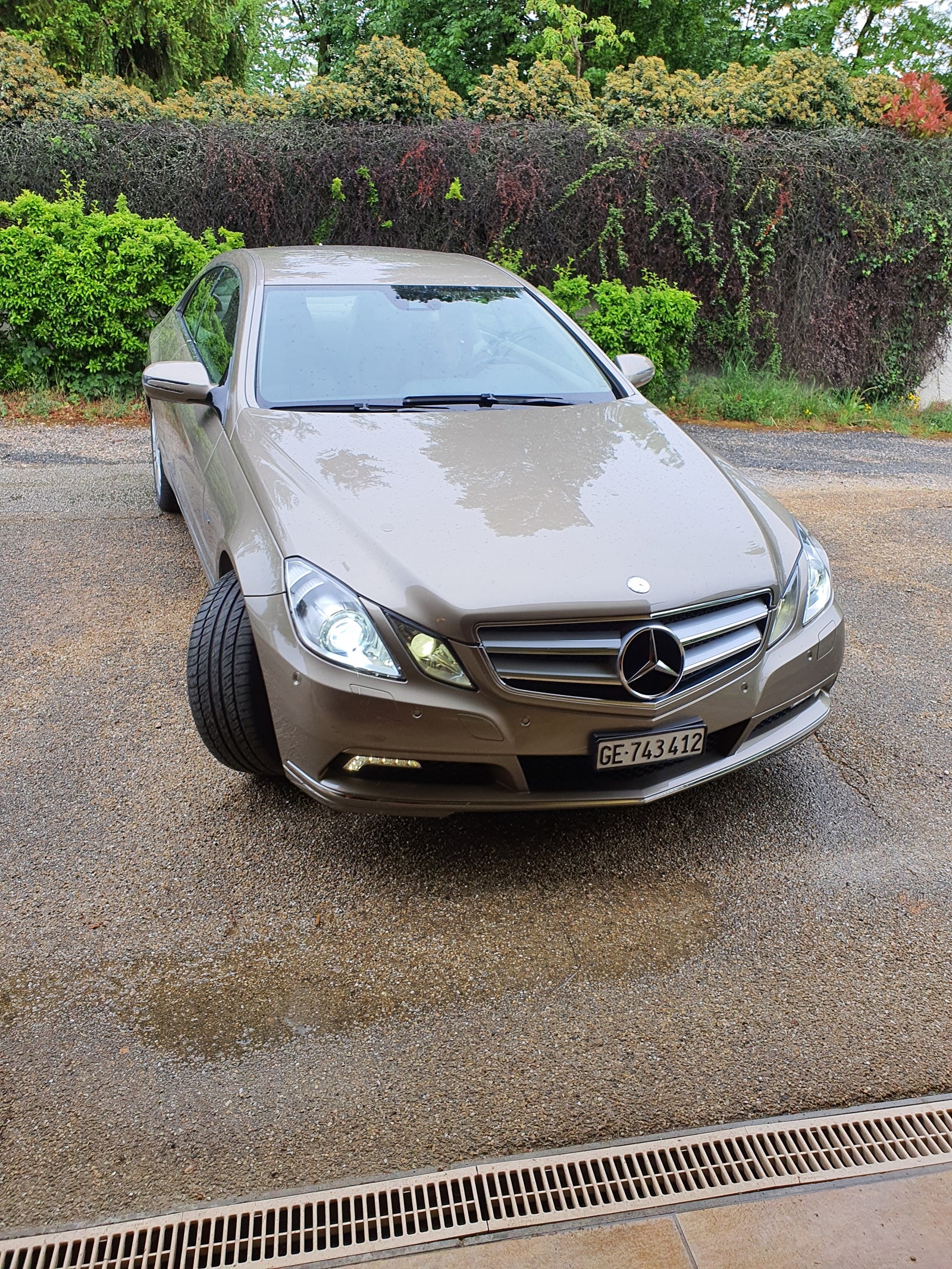 MERCEDES-BENZ E 350 CGI BlueEfficiency 7G-Tronic