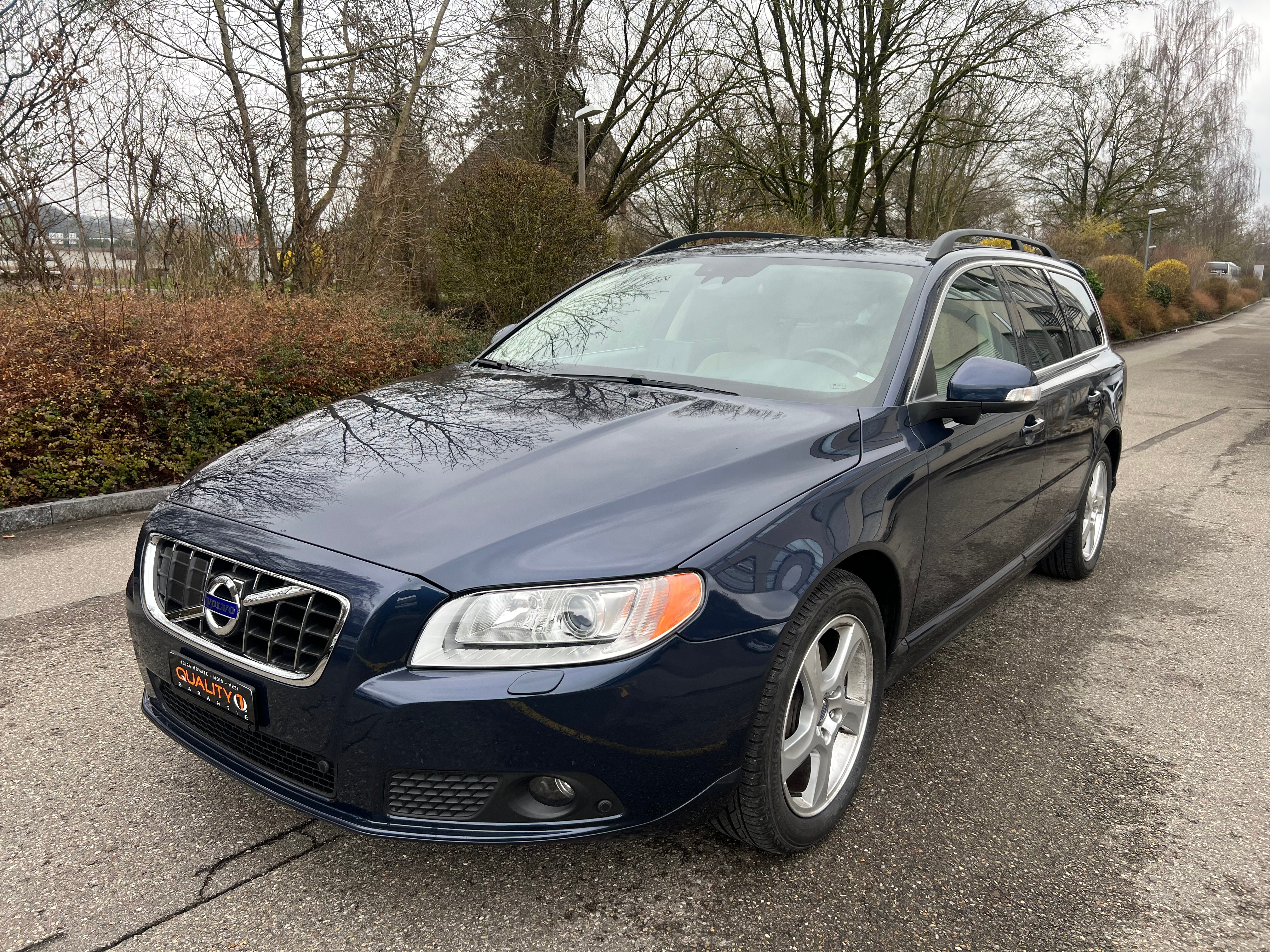 VOLVO V70 2.0T Summum Powershift