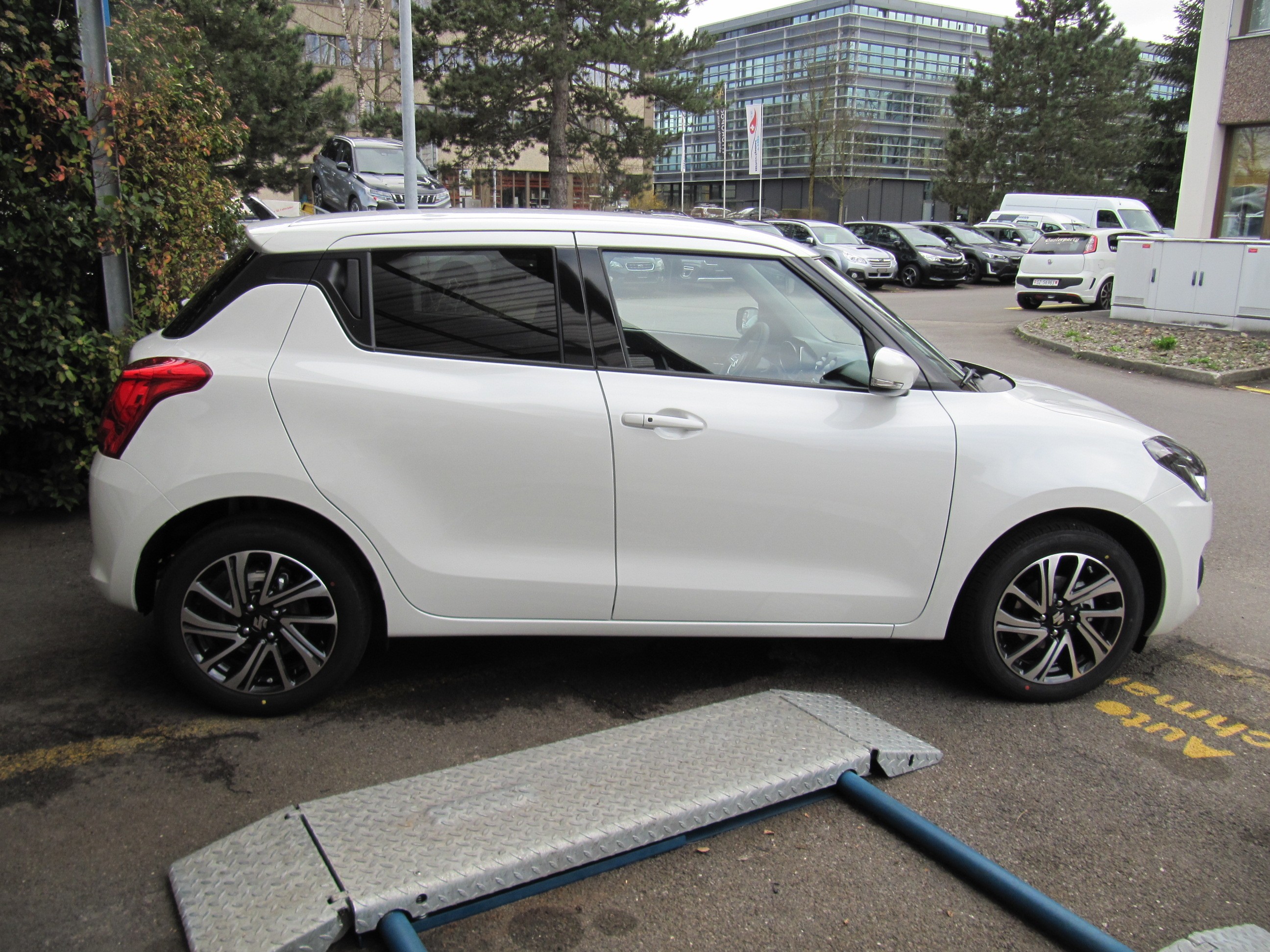 SUZUKI Swift 1.2 Compact Top Hybrid CVT