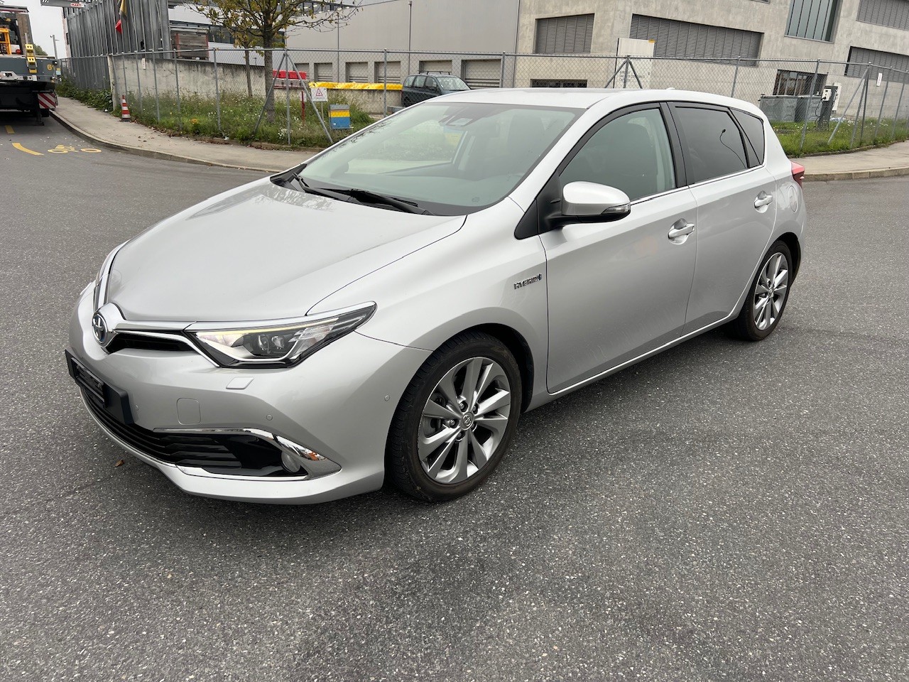 TOYOTA Auris 1.8 HSD Comfort e-CVT