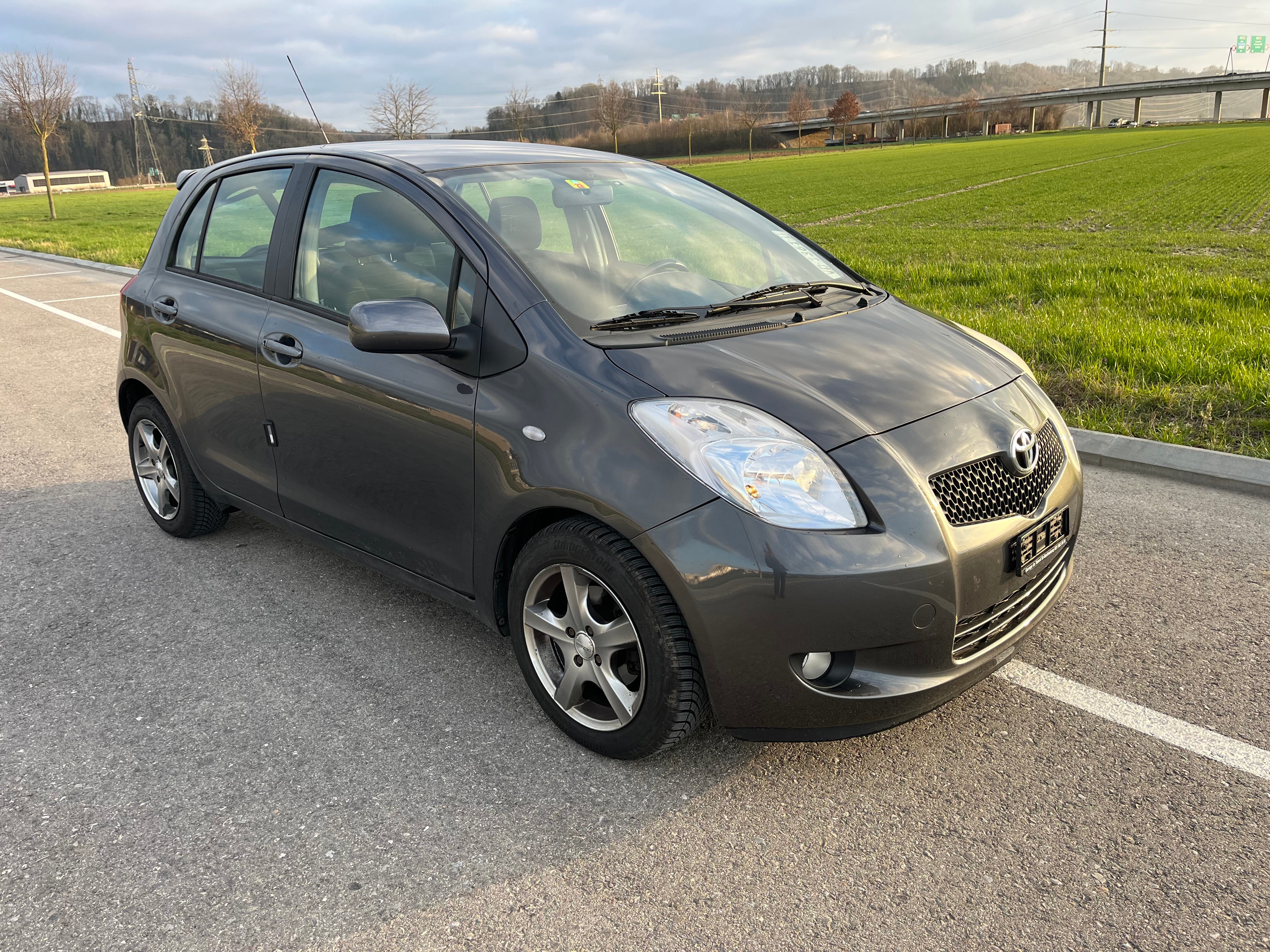 TOYOTA Yaris 1.3 Chic Multimode