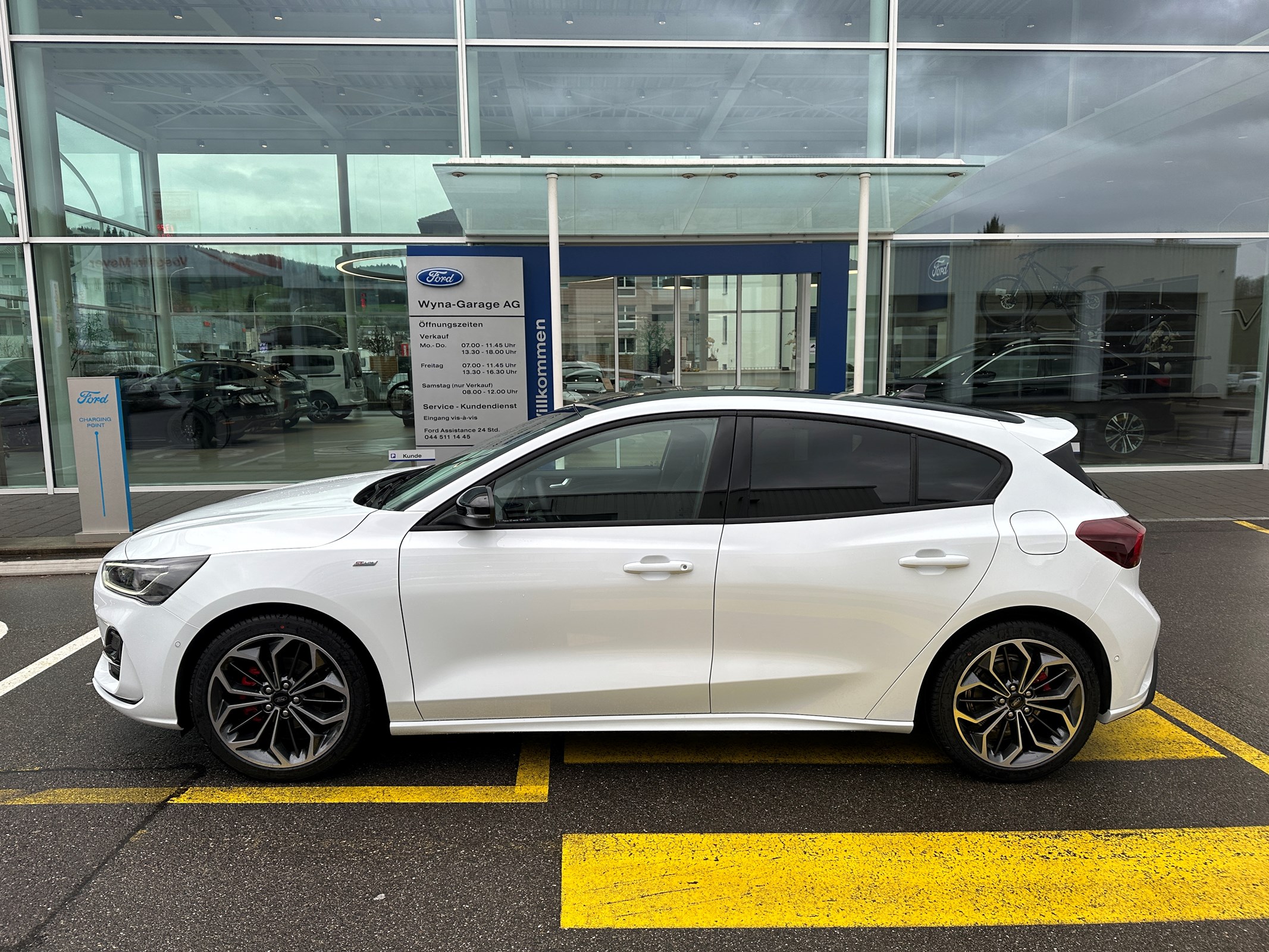 FORD Focus 1.0 MHEV ST-Line X Automat