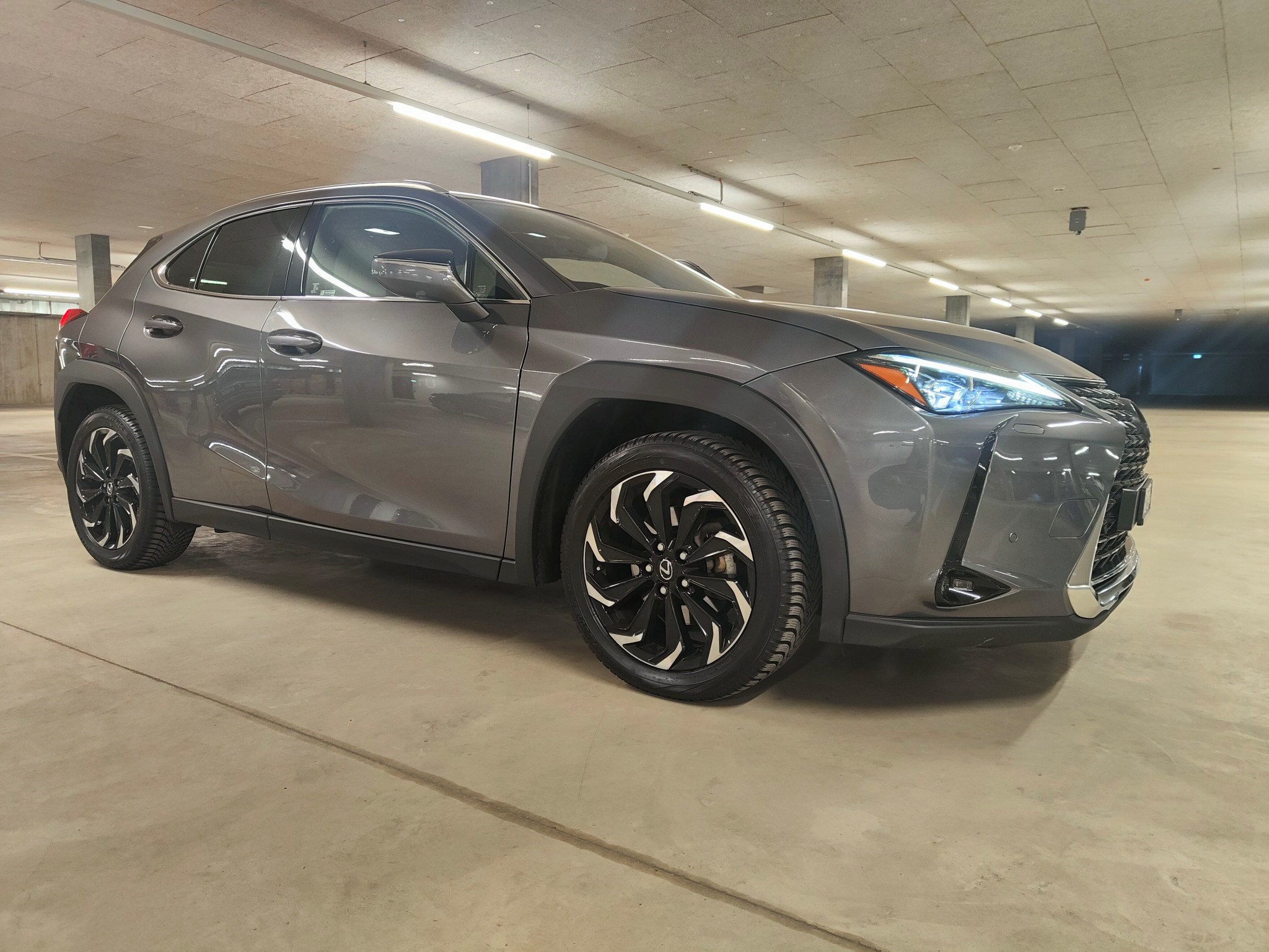 LEXUS UX 250h Launch Edition F Sport AWD Automatic