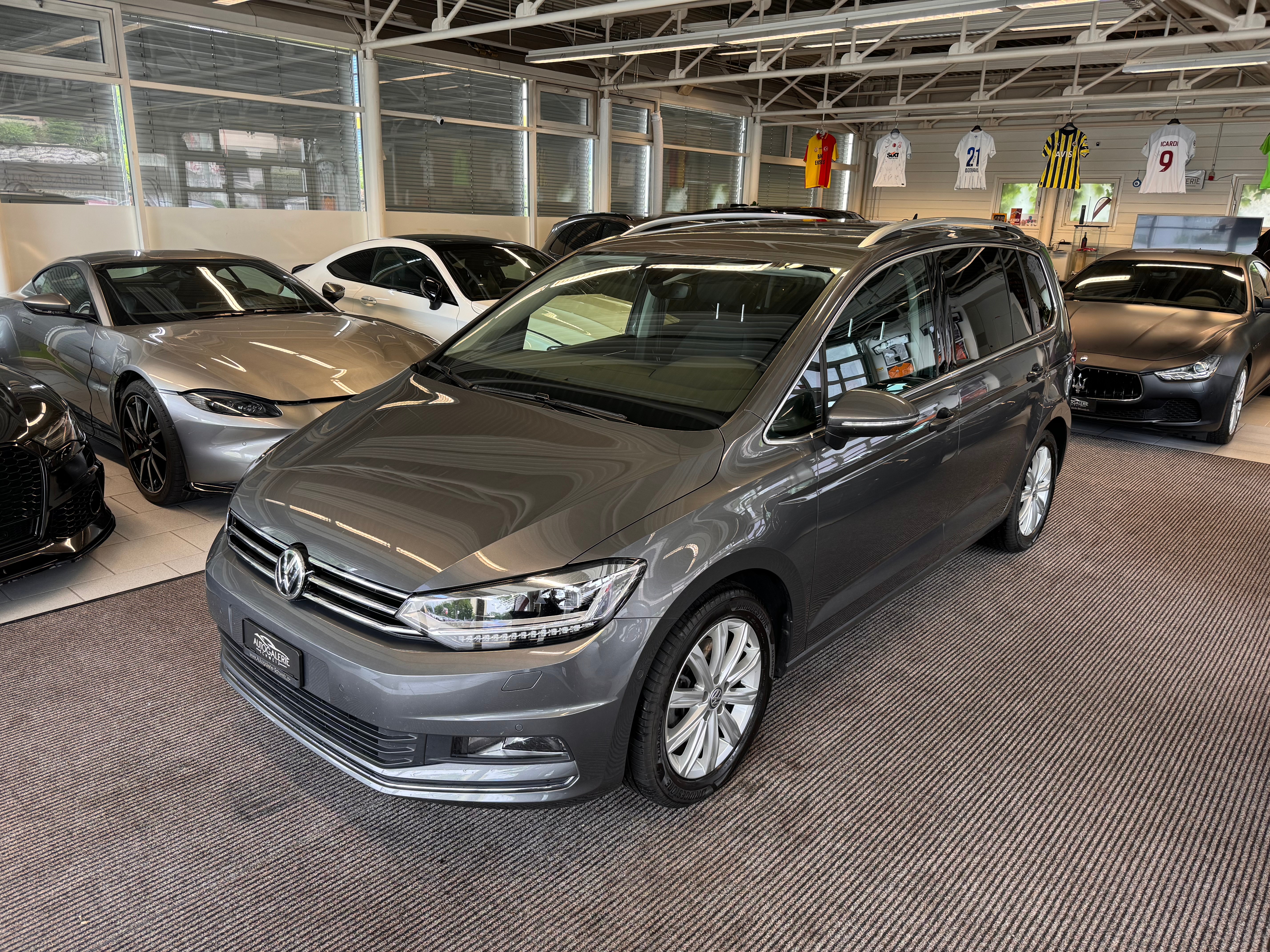 VW Touran 1.8 TSI BlueMotion Highline DSG | CH Fahrzeug | 7 Sitzer | LED | Navi | Kindersitz |