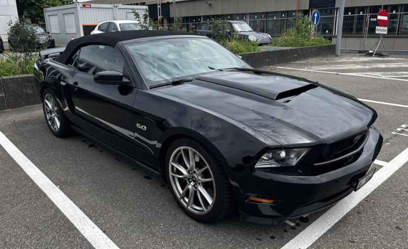 FORD MUSTANG GT