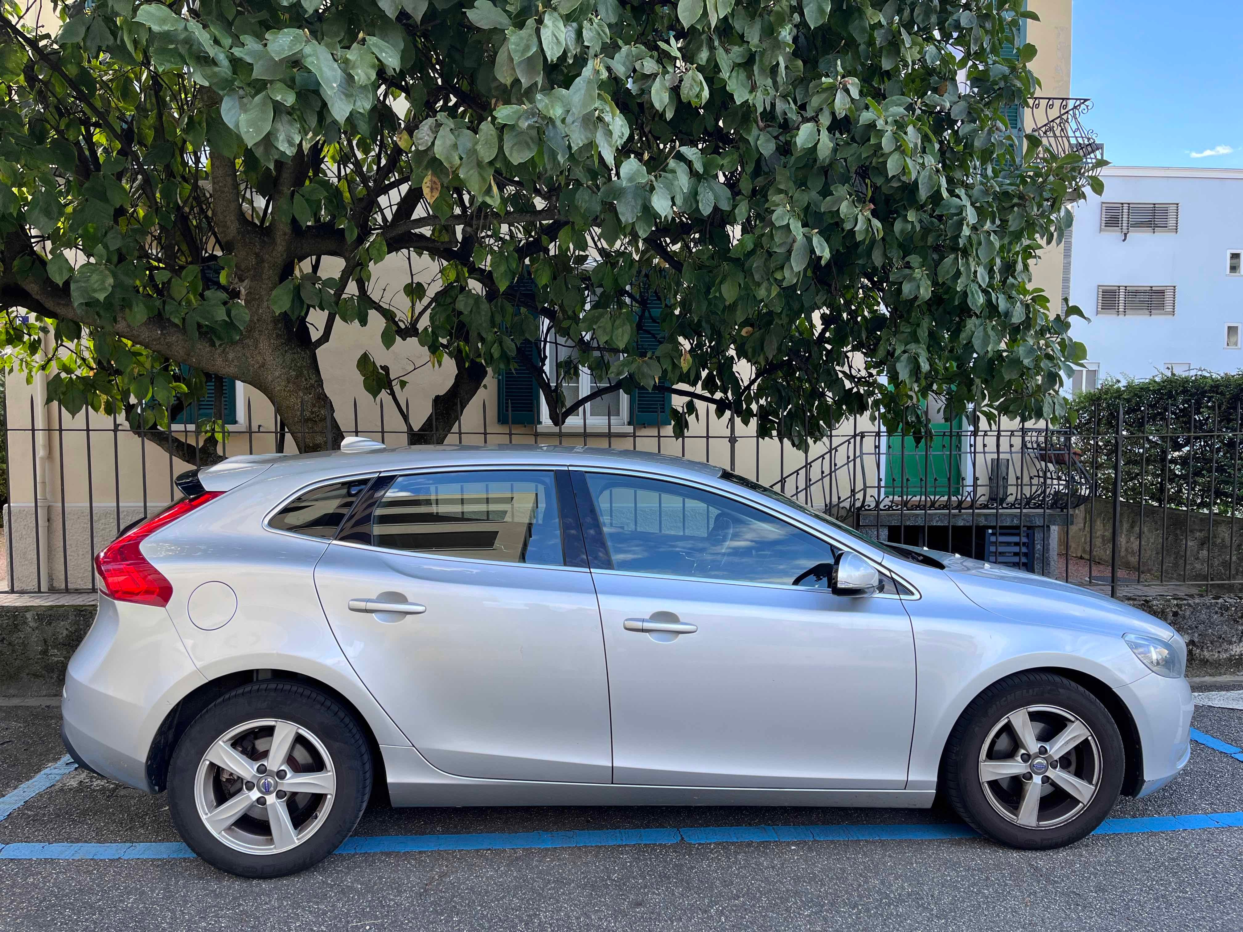 VOLVO V40 Cross Country D2