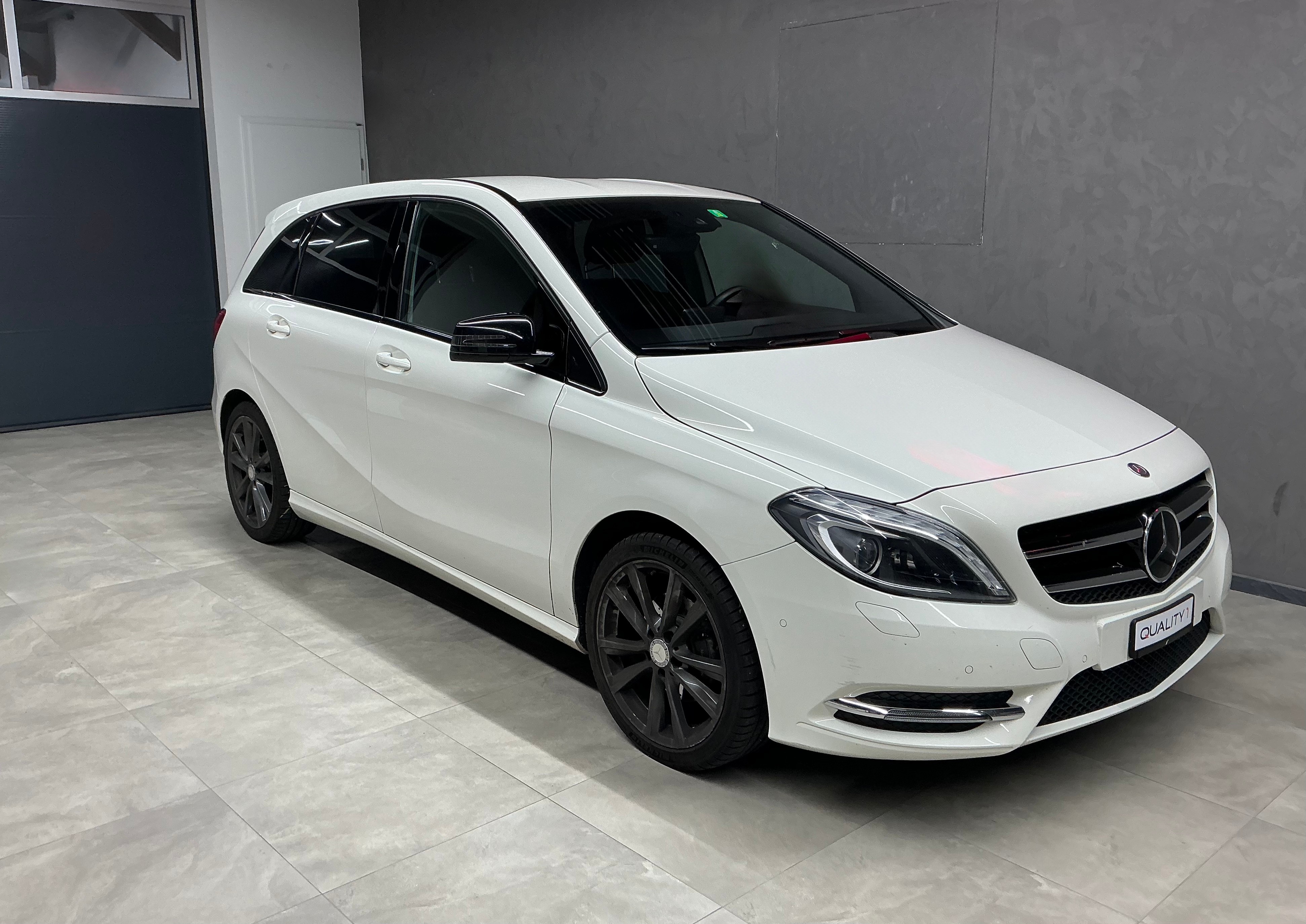 MERCEDES-BENZ B 200 7G-DCT