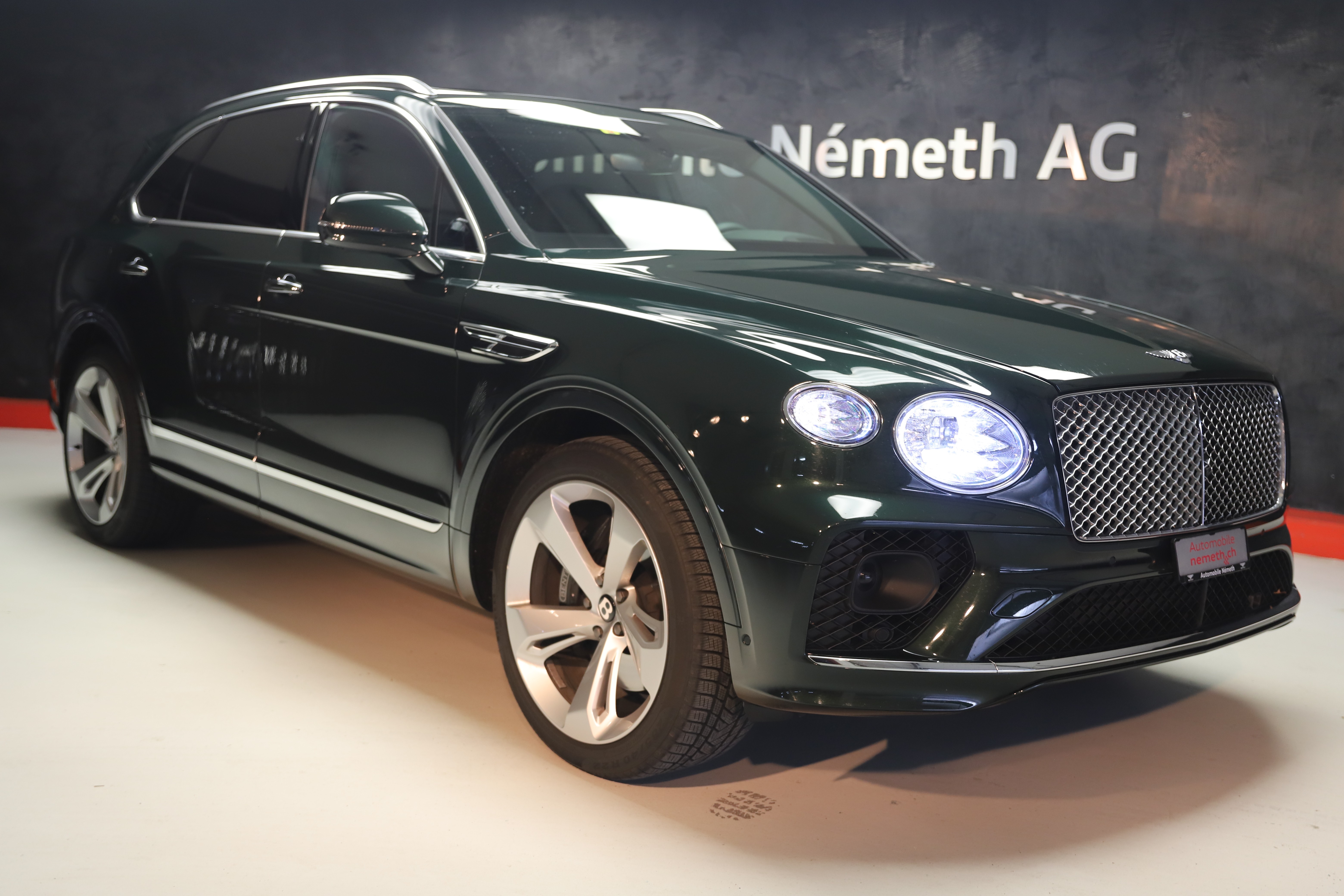 BENTLEY Bentayga V8