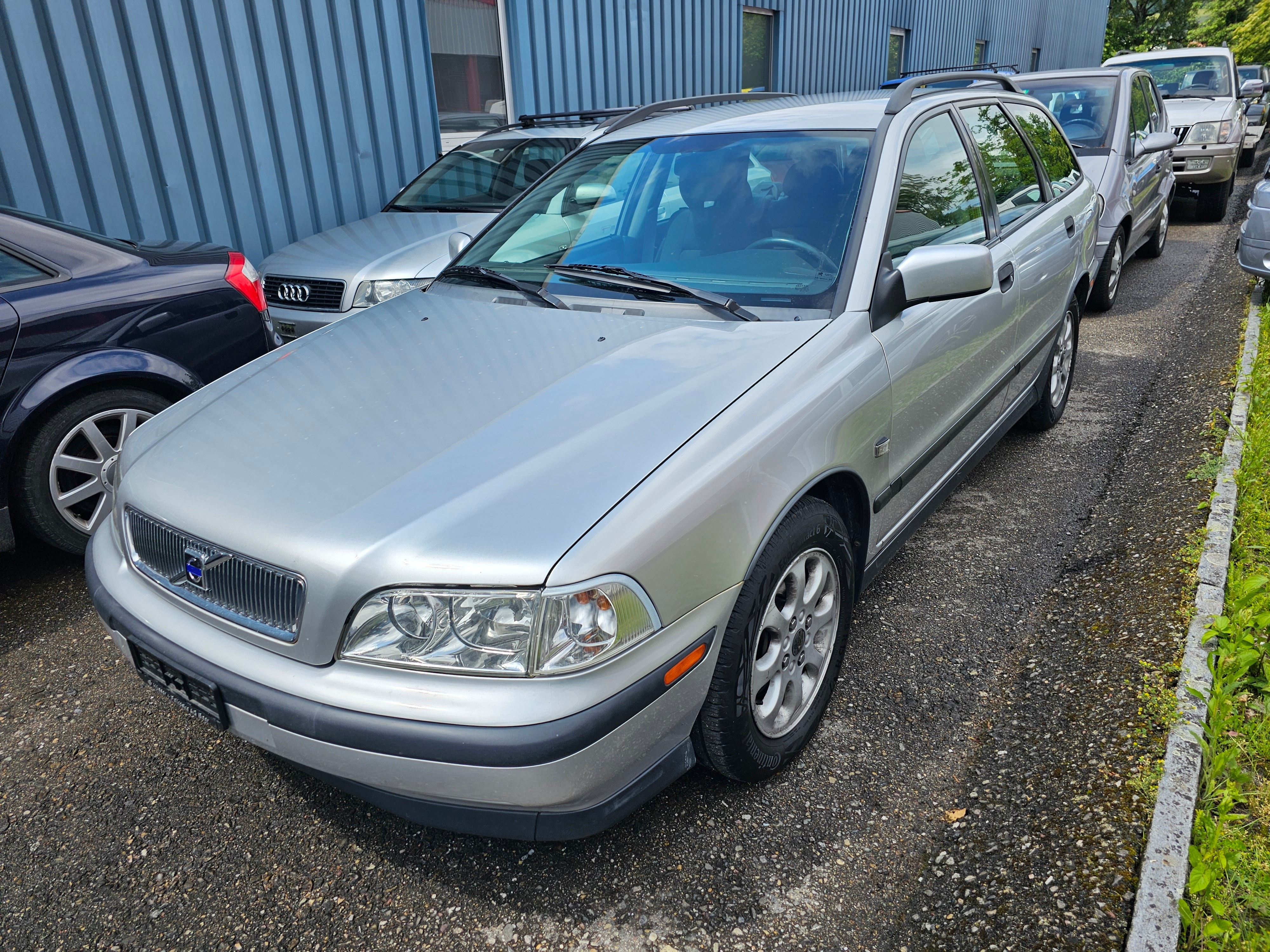 VOLVO V40 2.0 T