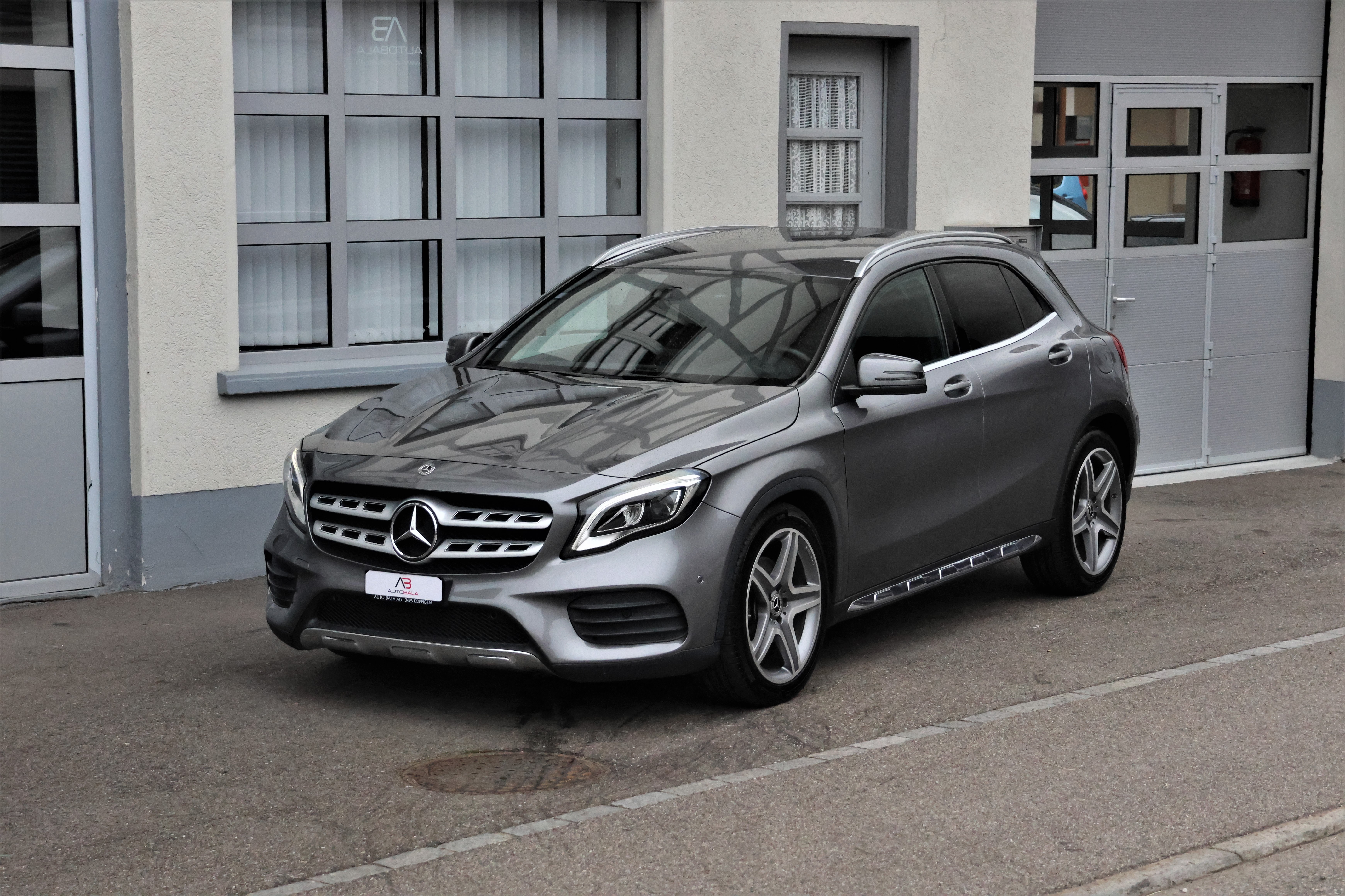 MERCEDES-BENZ GLA 250 AMG Line Swiss Star 4Matic 7G-DCT