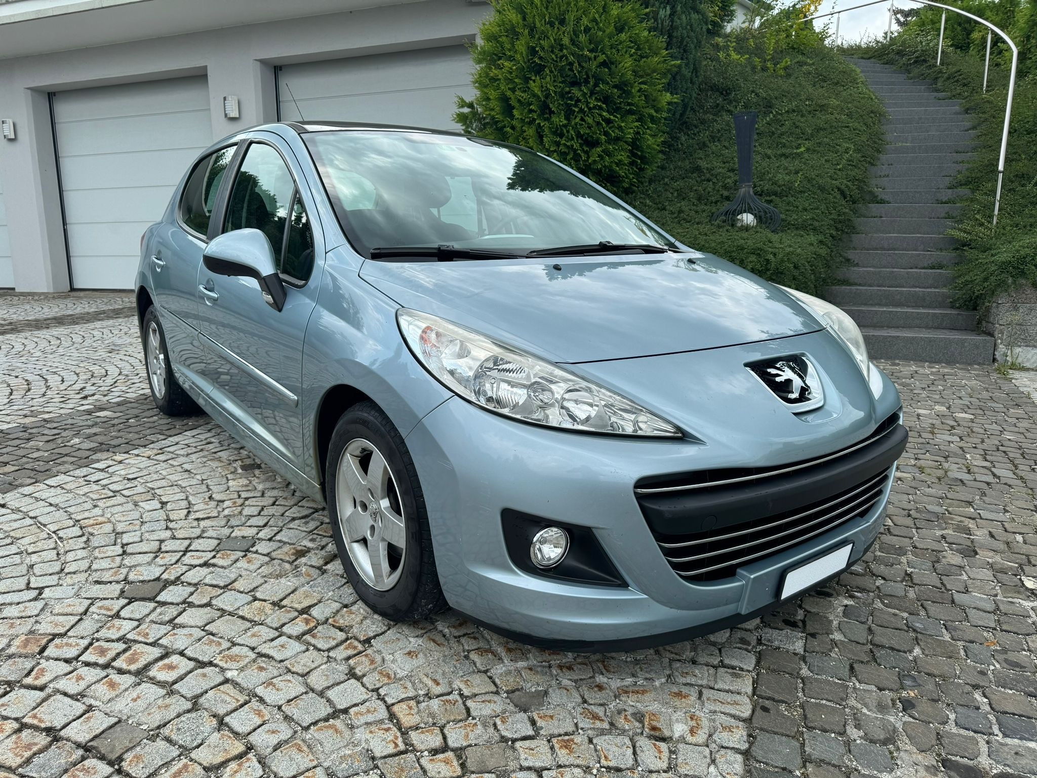 PEUGEOT 207 1.4 16V Millesim 200