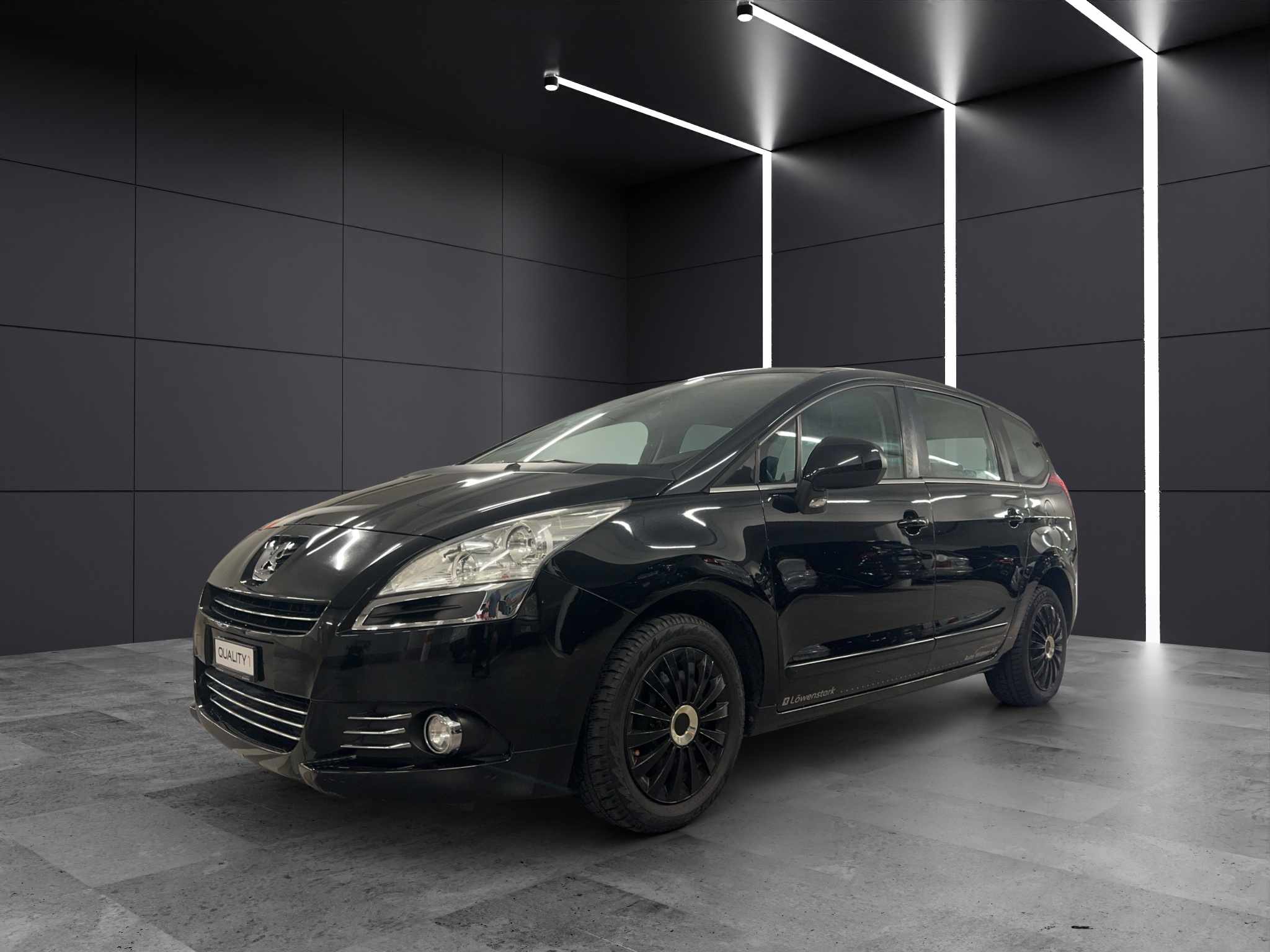 PEUGEOT 5008 1.6 16V T Sport