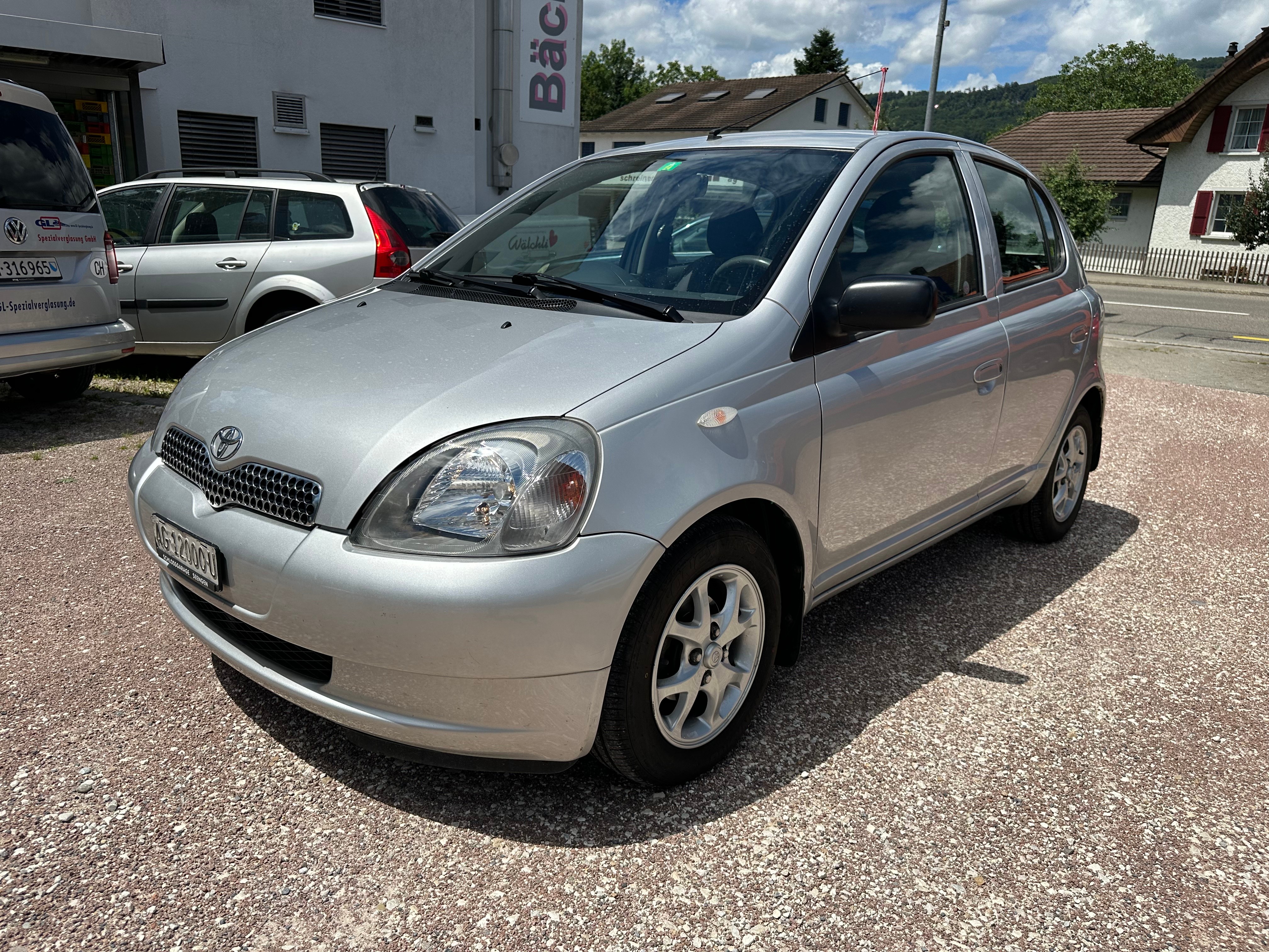 TOYOTA Yaris 1.3 Linea Sol