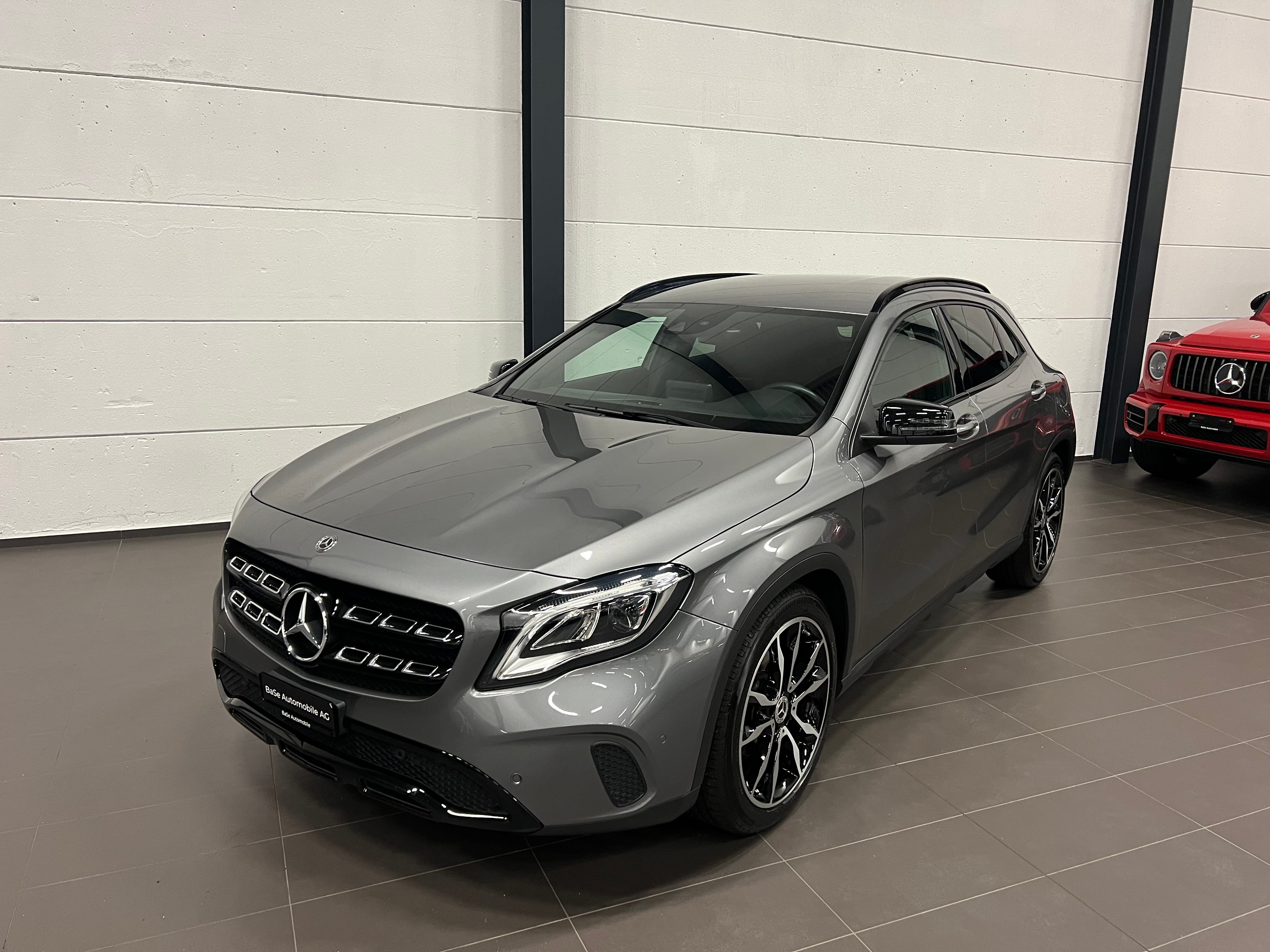 MERCEDES-BENZ GLA 200 Night Star 7G-DCT