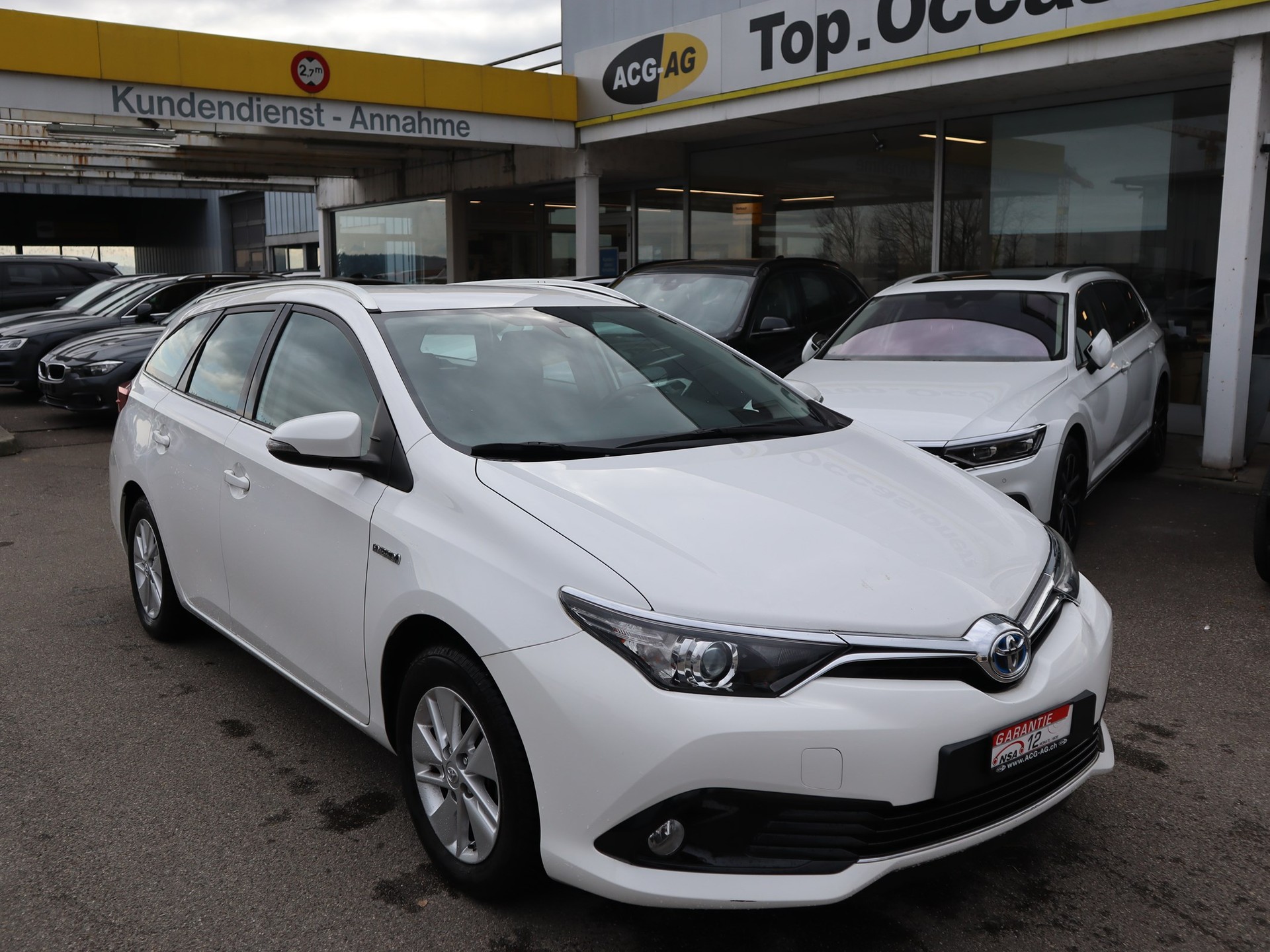 TOYOTA Auris Touring Sports 1.8 HSD Luna e-CVT ** Navigation ** RF-Kamera ** Frisch ab MFK & Service **