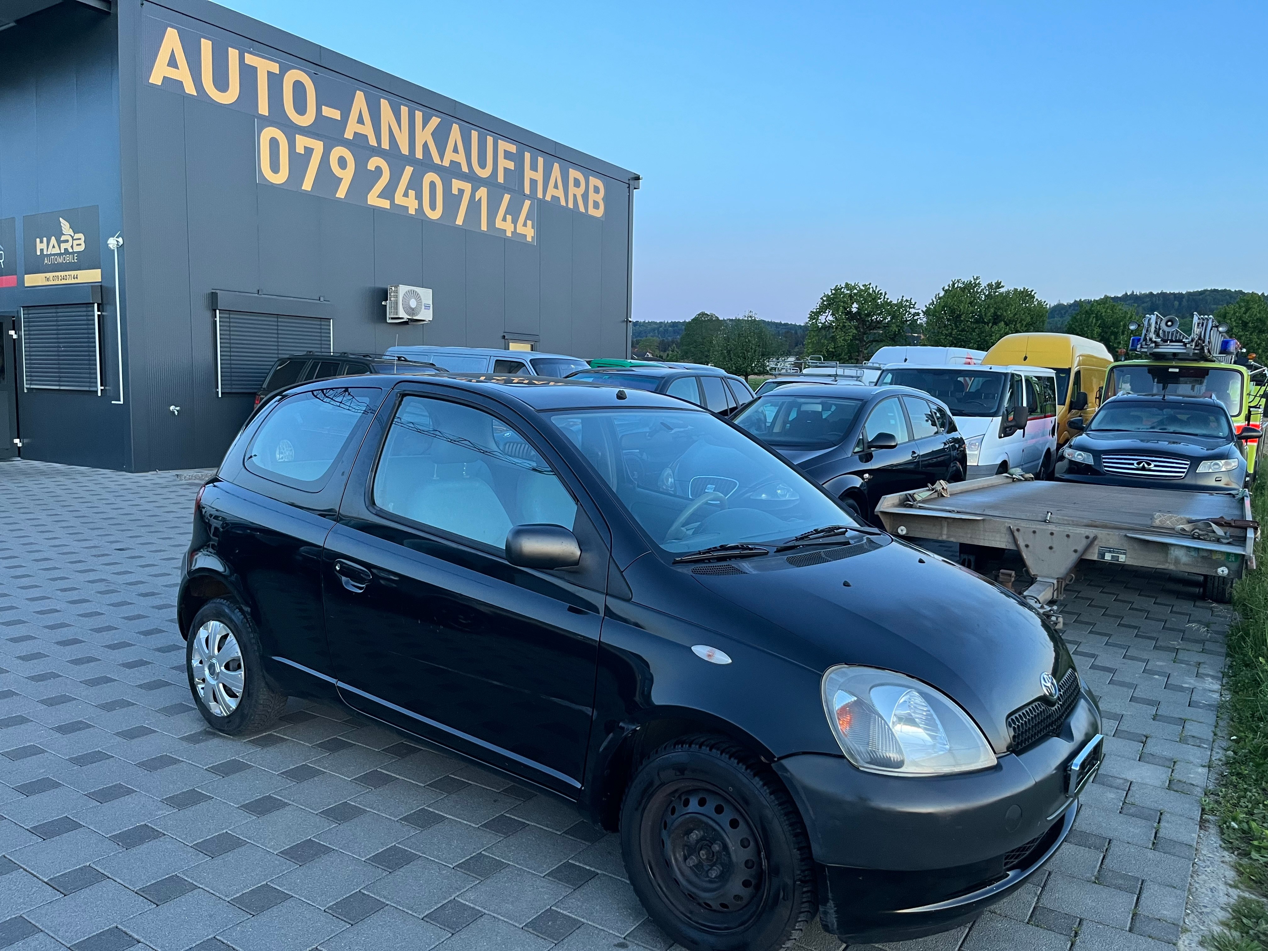 TOYOTA Yaris 1.0 Linea Luna