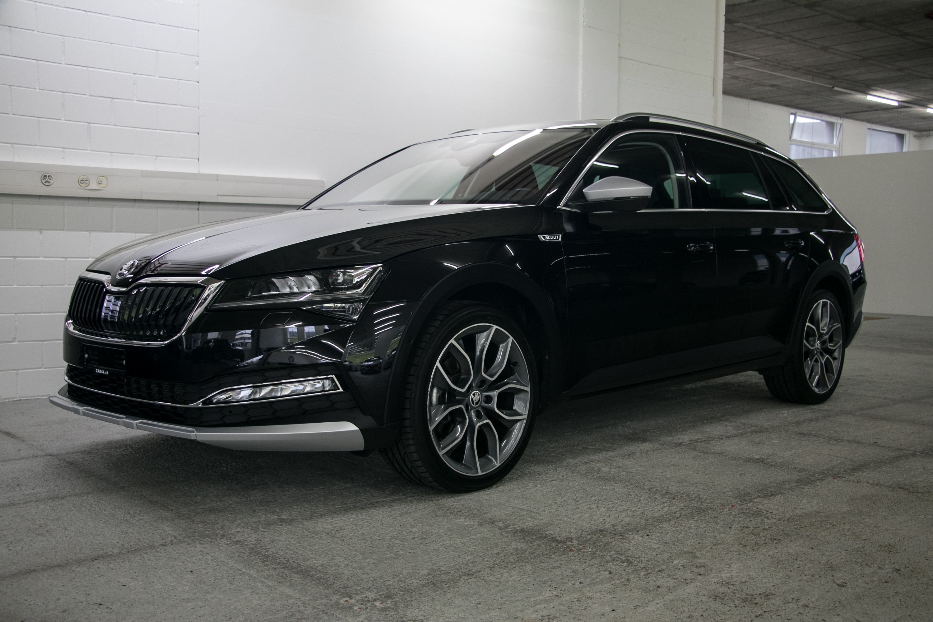 SKODA Superb 2.0 TDi Scout 4x4 DSG