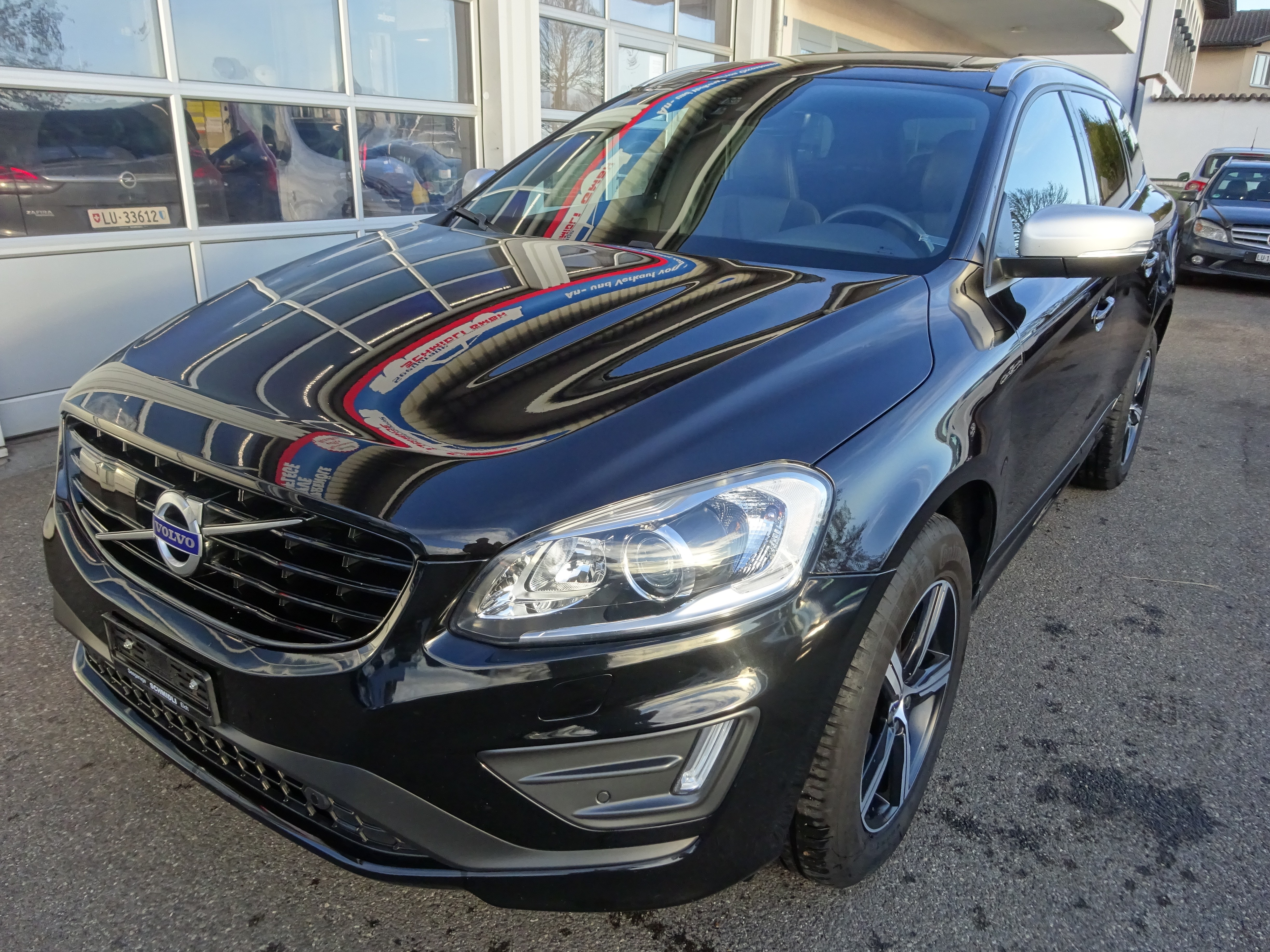 VOLVO XC60 D4 Momentum R-Design Geartronic