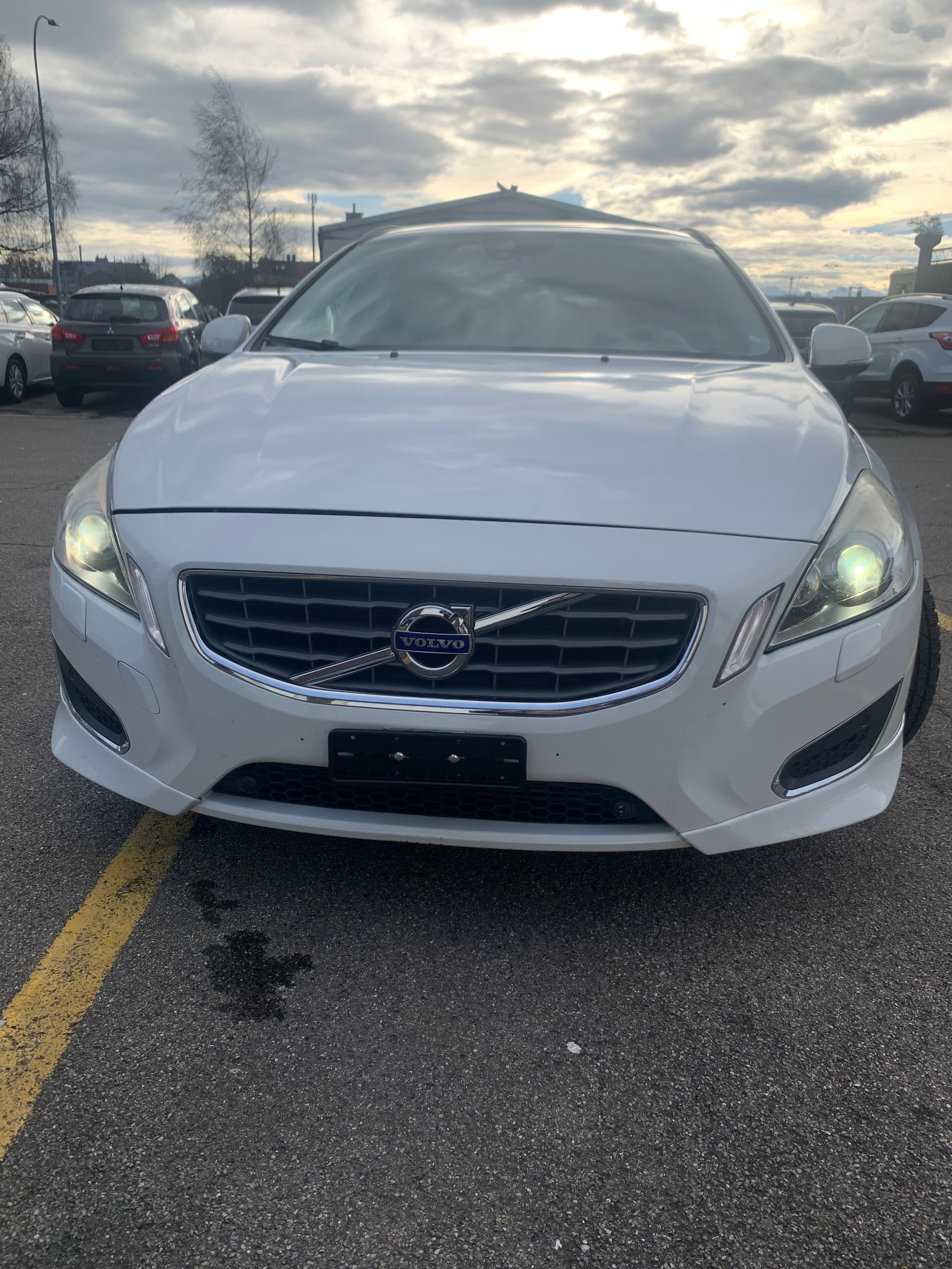 VOLVO V60 2.0T Momentum