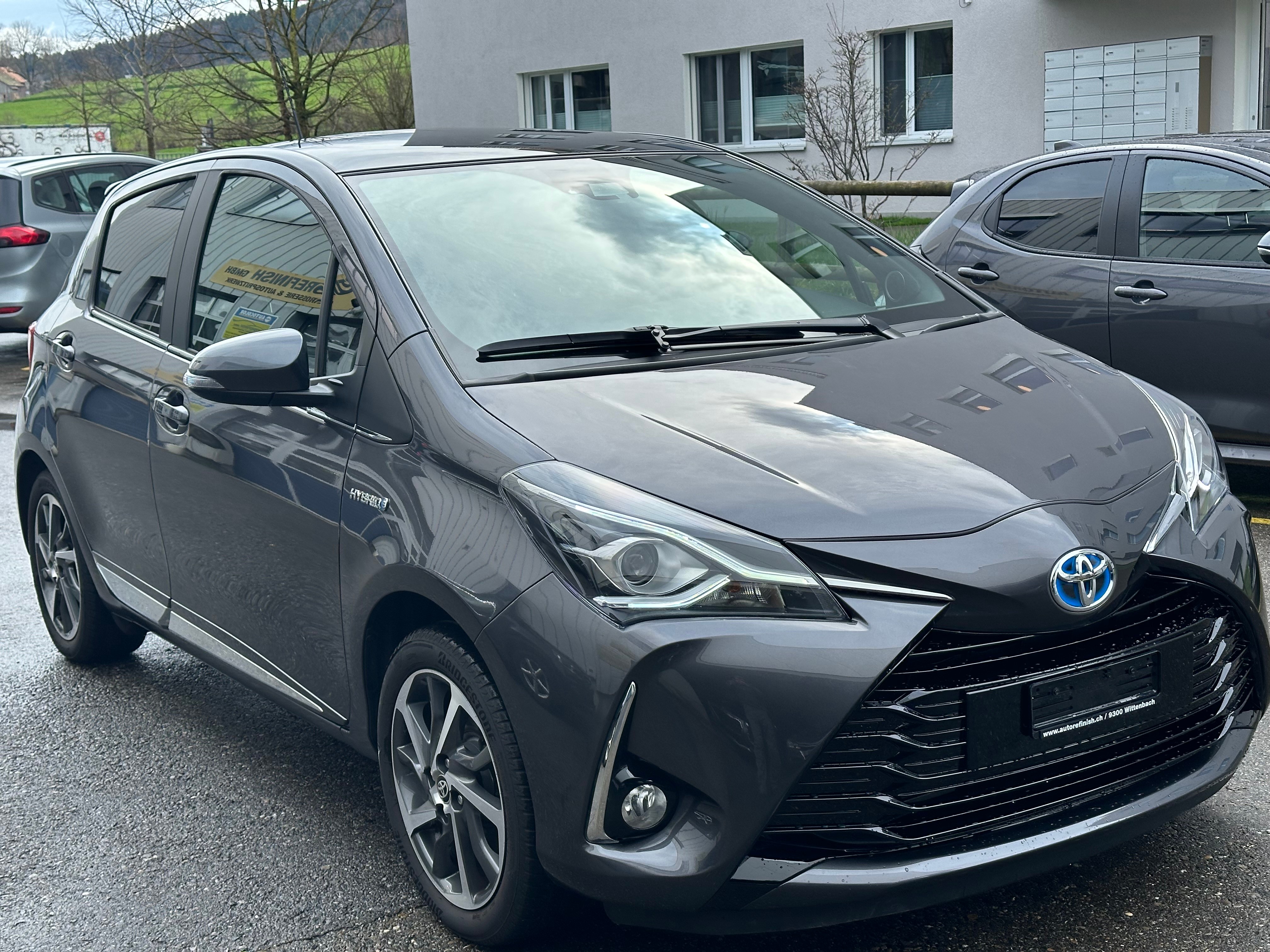 TOYOTA Yaris 1.5 VVT-i Hybrid Premium e-CVT