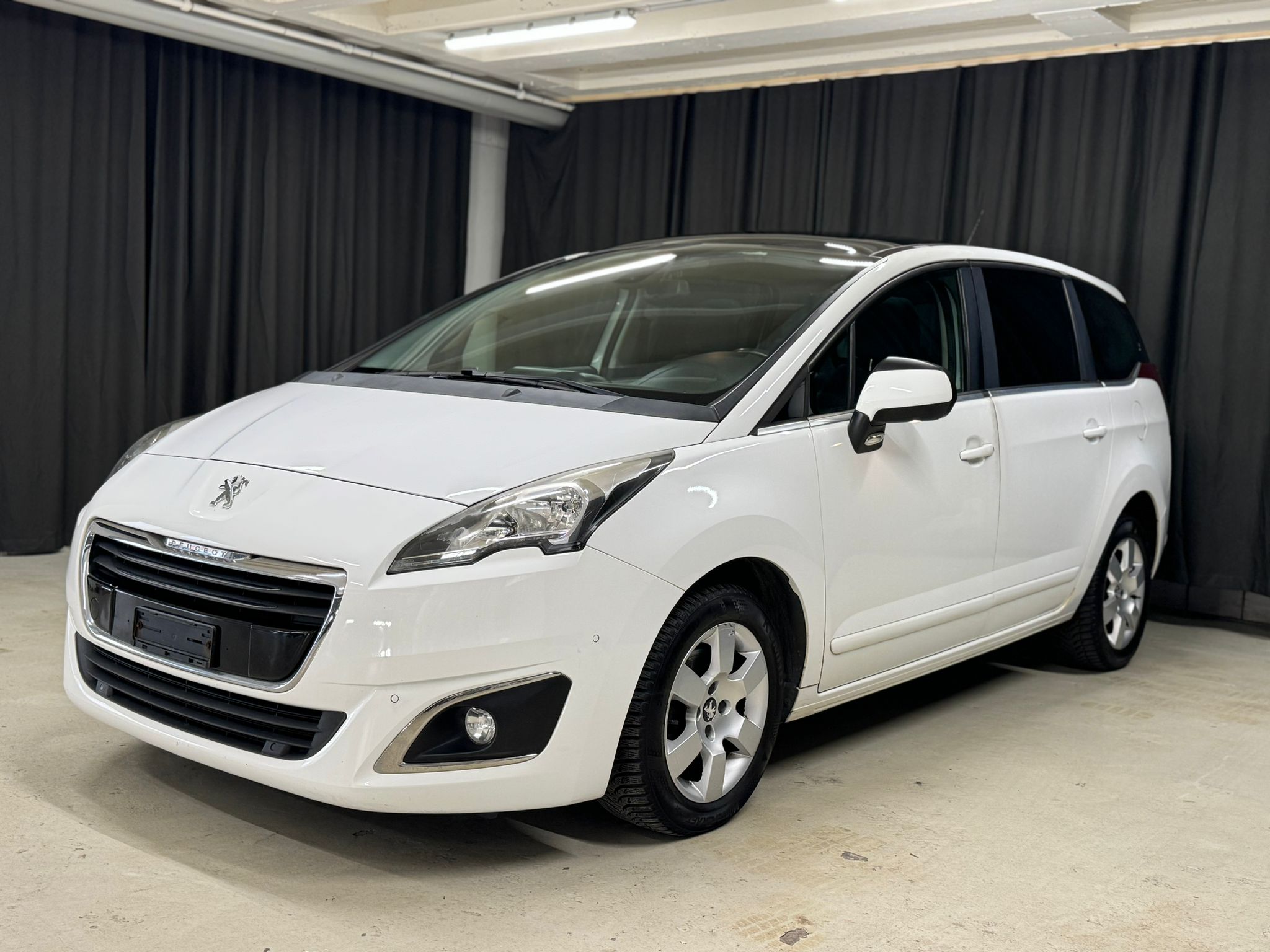 PEUGEOT 5008 1.6 HDI Allure EGS6