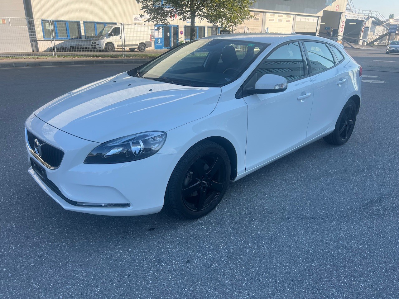 VOLVO V40 D2