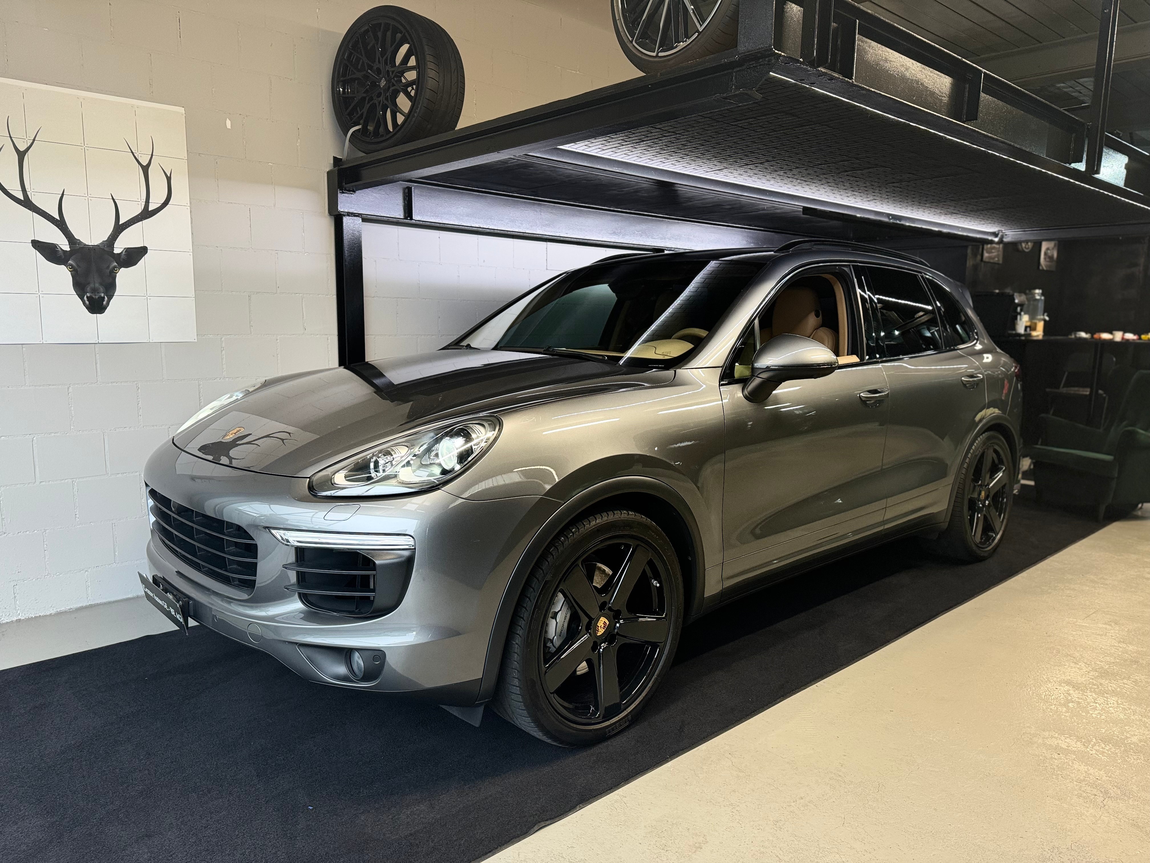 PORSCHE Cayenne S - Anhänger - Porsche Service- Facelift