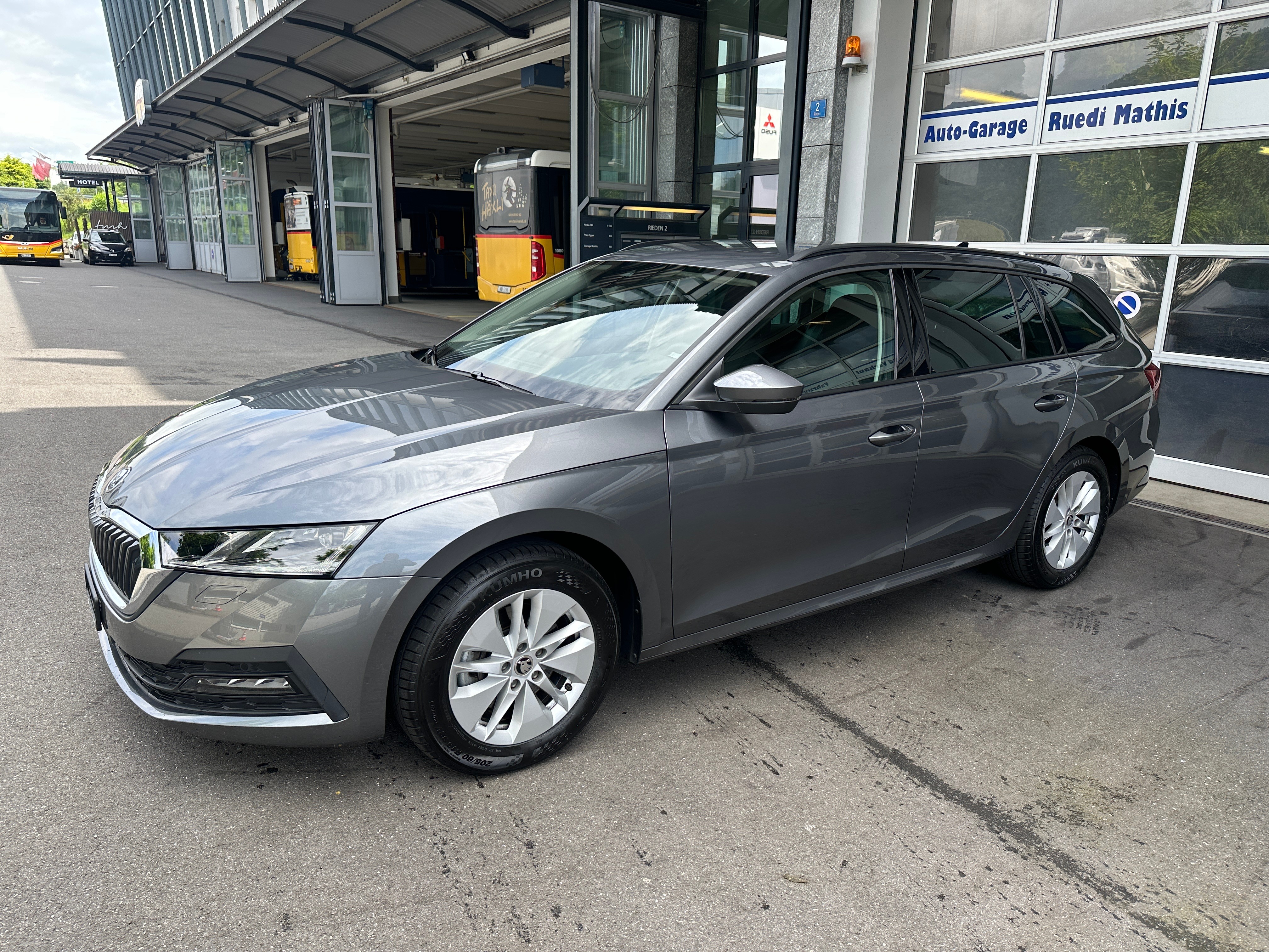 SKODA Octavia Combi 2.0 TDI DSG Ambition 4x4 CH Fahrzeug.