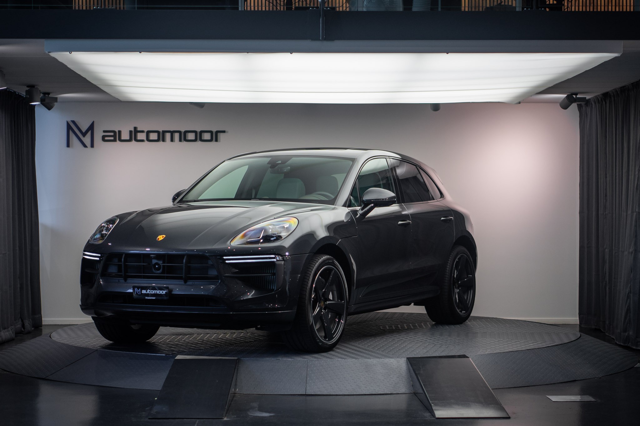 PORSCHE Macan Turbo PDK *Sport Chrono* *CH-Fahrzeug* *Panorama* *Sport Design*