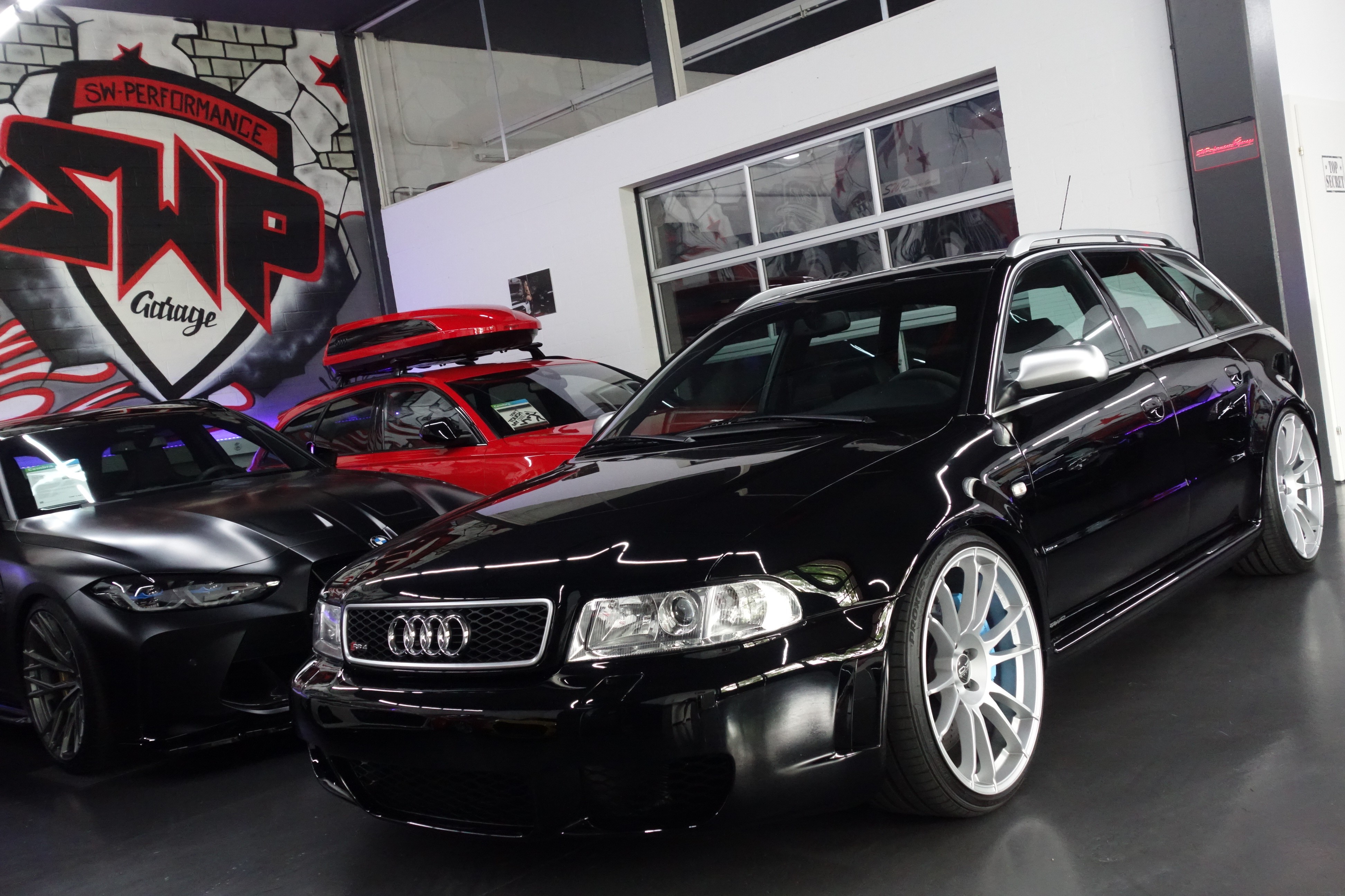 AUDI RS4 AVANT QUATTRO BLACK B5