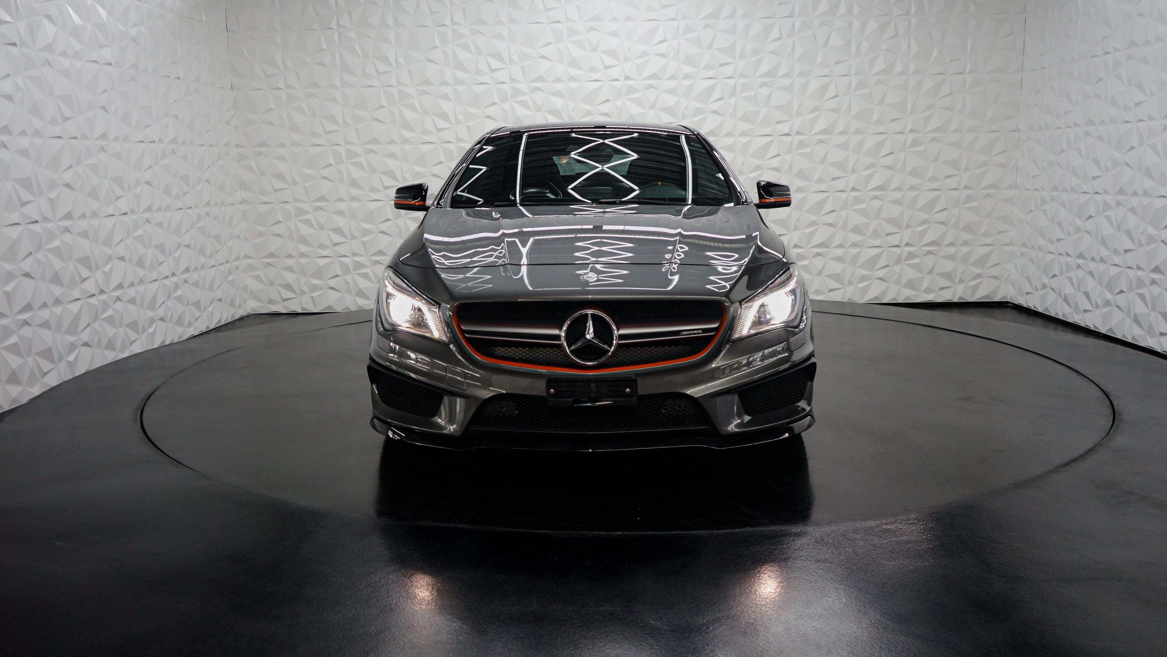 MERCEDES-BENZ CLA Orange Art-EditionShooting Brake 45 AMG 4Matic Speedshift