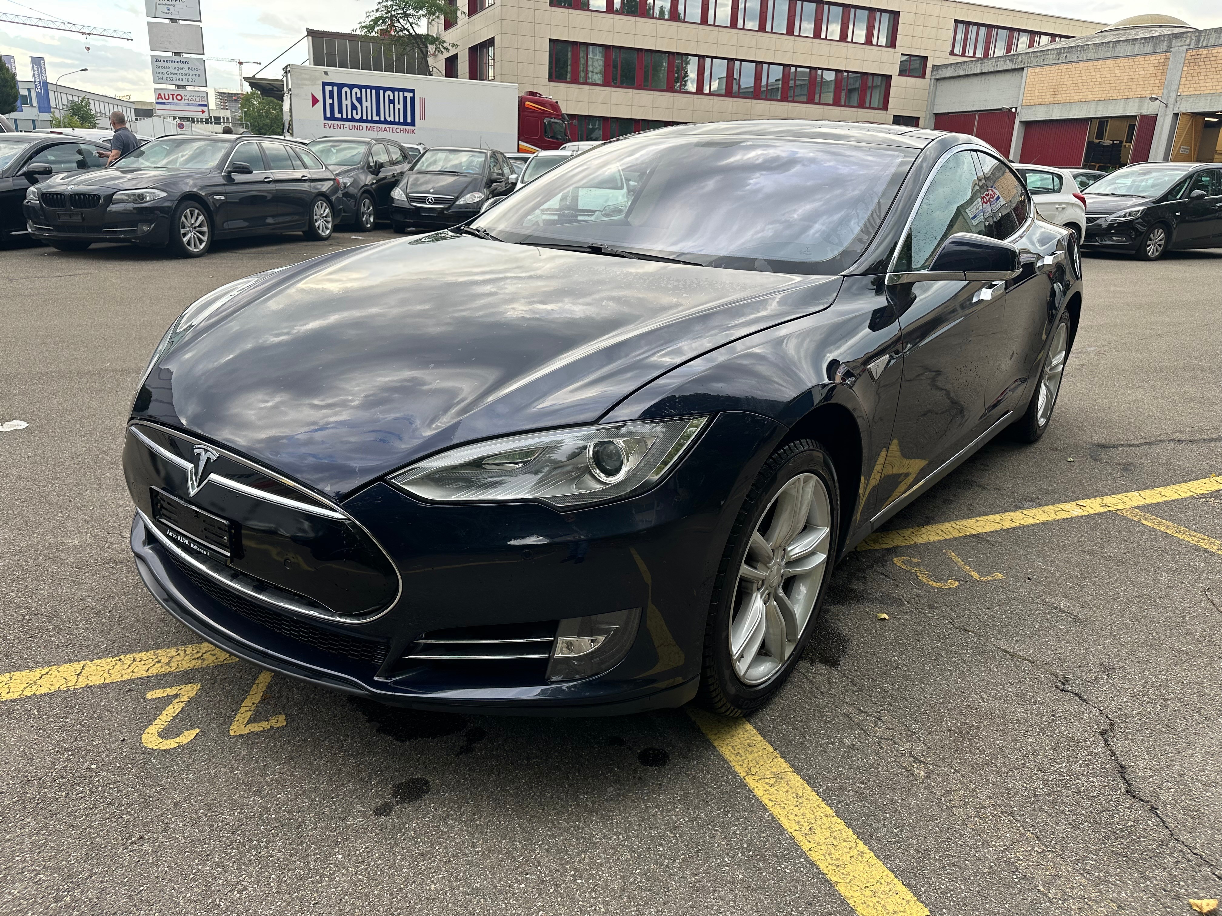 TESLA Model S 85 Performance